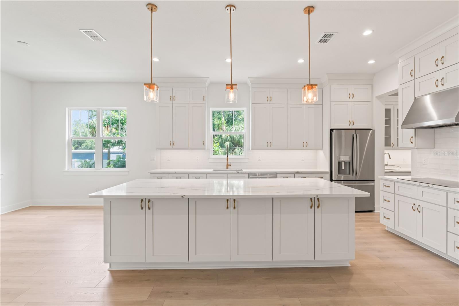 Listing photo id 27 for 4307 Renellie Drive S