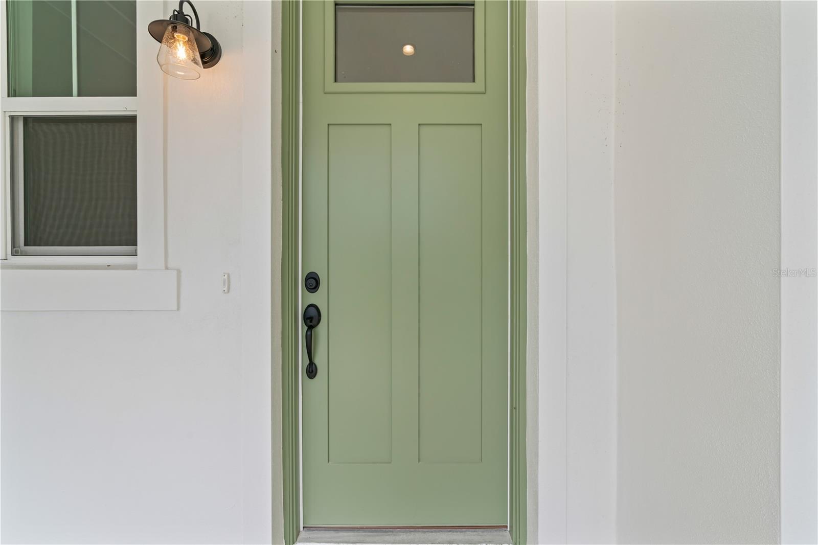 Listing photo id 1 for 4307 Renellie Drive S