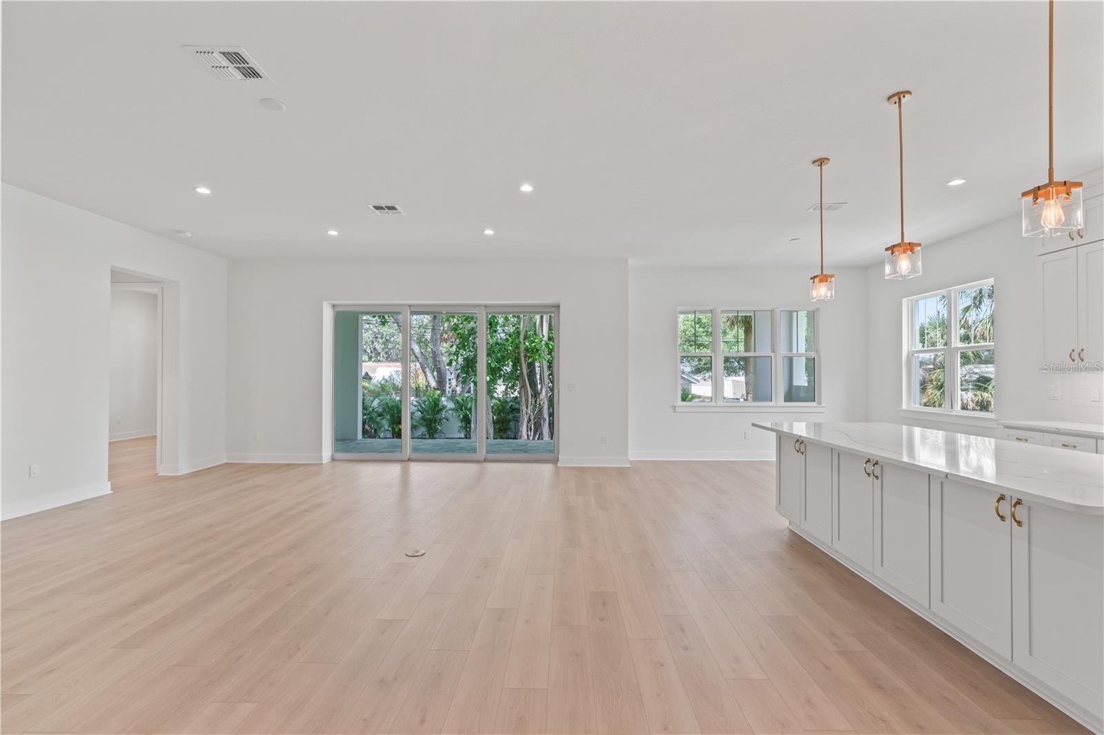 Listing photo id 28 for 4307 Renellie Drive S