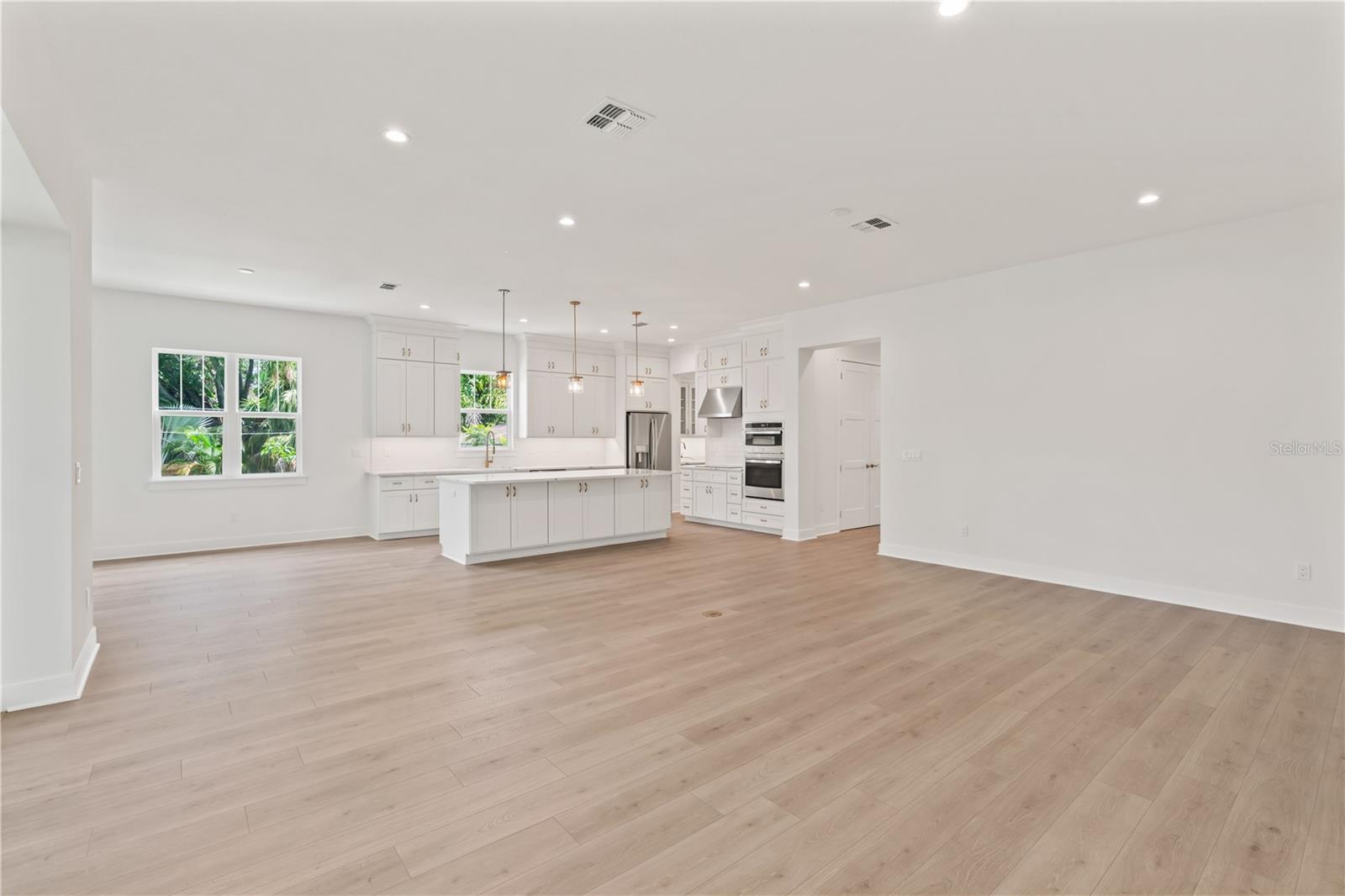 Listing photo id 29 for 4307 Renellie Drive S