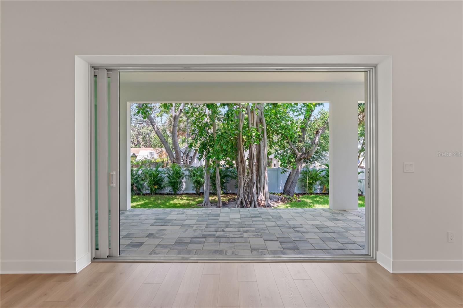 Listing photo id 33 for 4307 Renellie Drive S