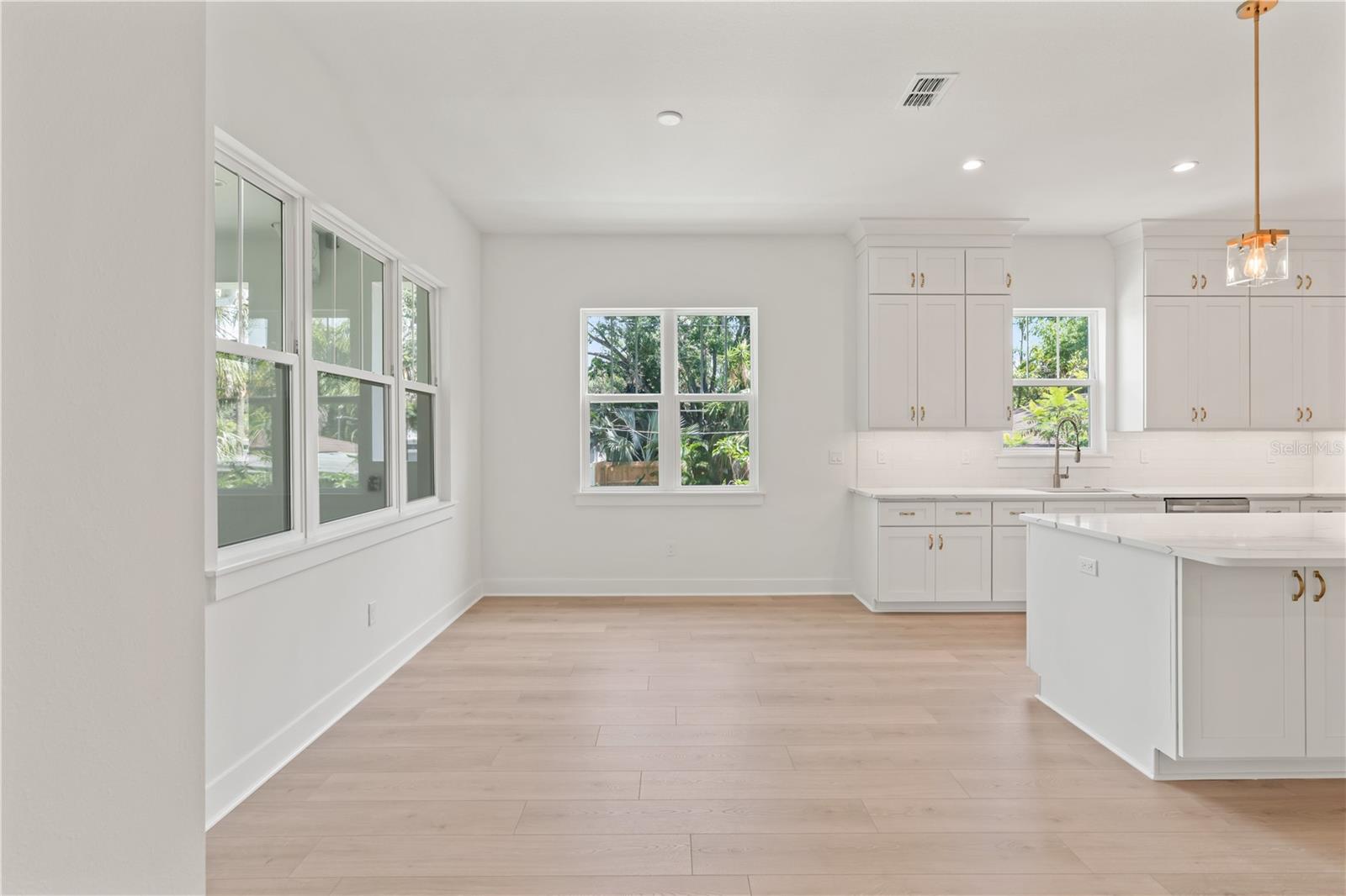 Listing photo id 37 for 4307 Renellie Drive S