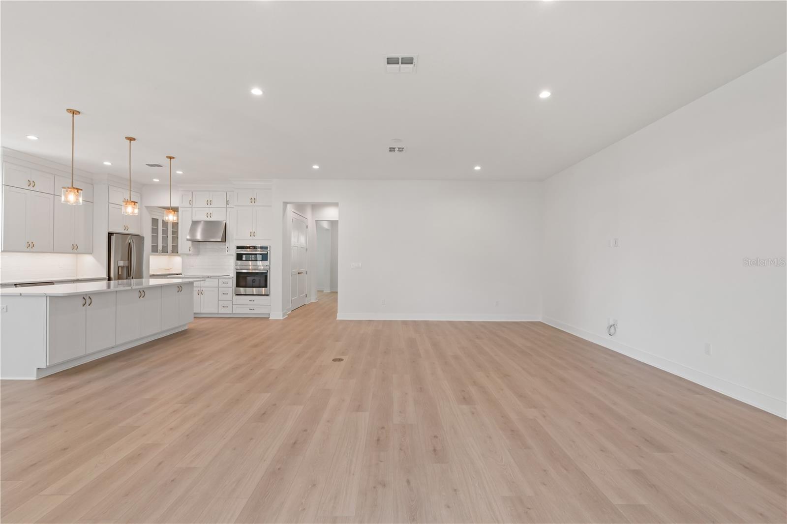 Listing photo id 41 for 4307 Renellie Drive S