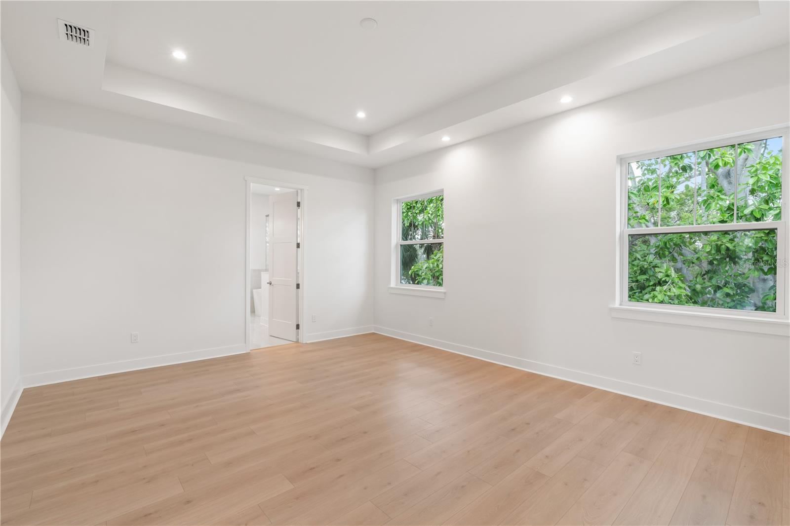 Listing photo id 48 for 4307 Renellie Drive S