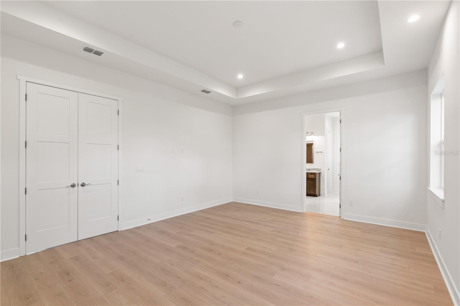 Listing photo id 49 for 4307 Renellie Drive S