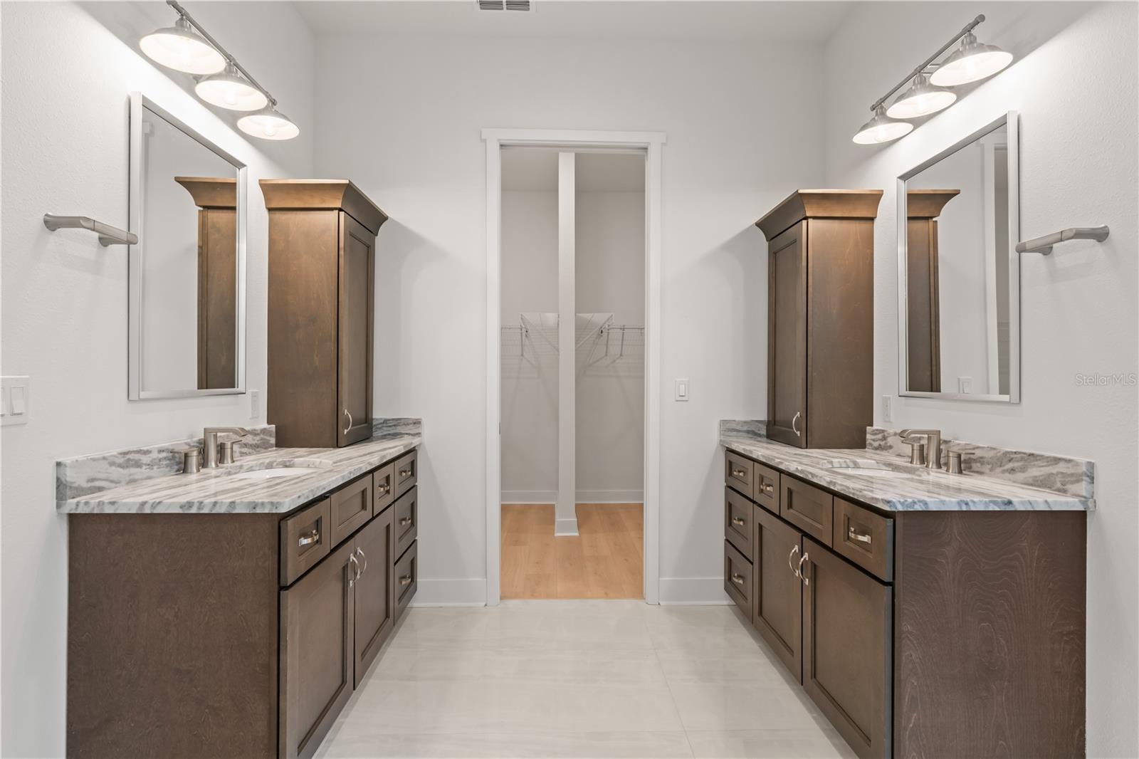 Listing photo id 50 for 4307 Renellie Drive S
