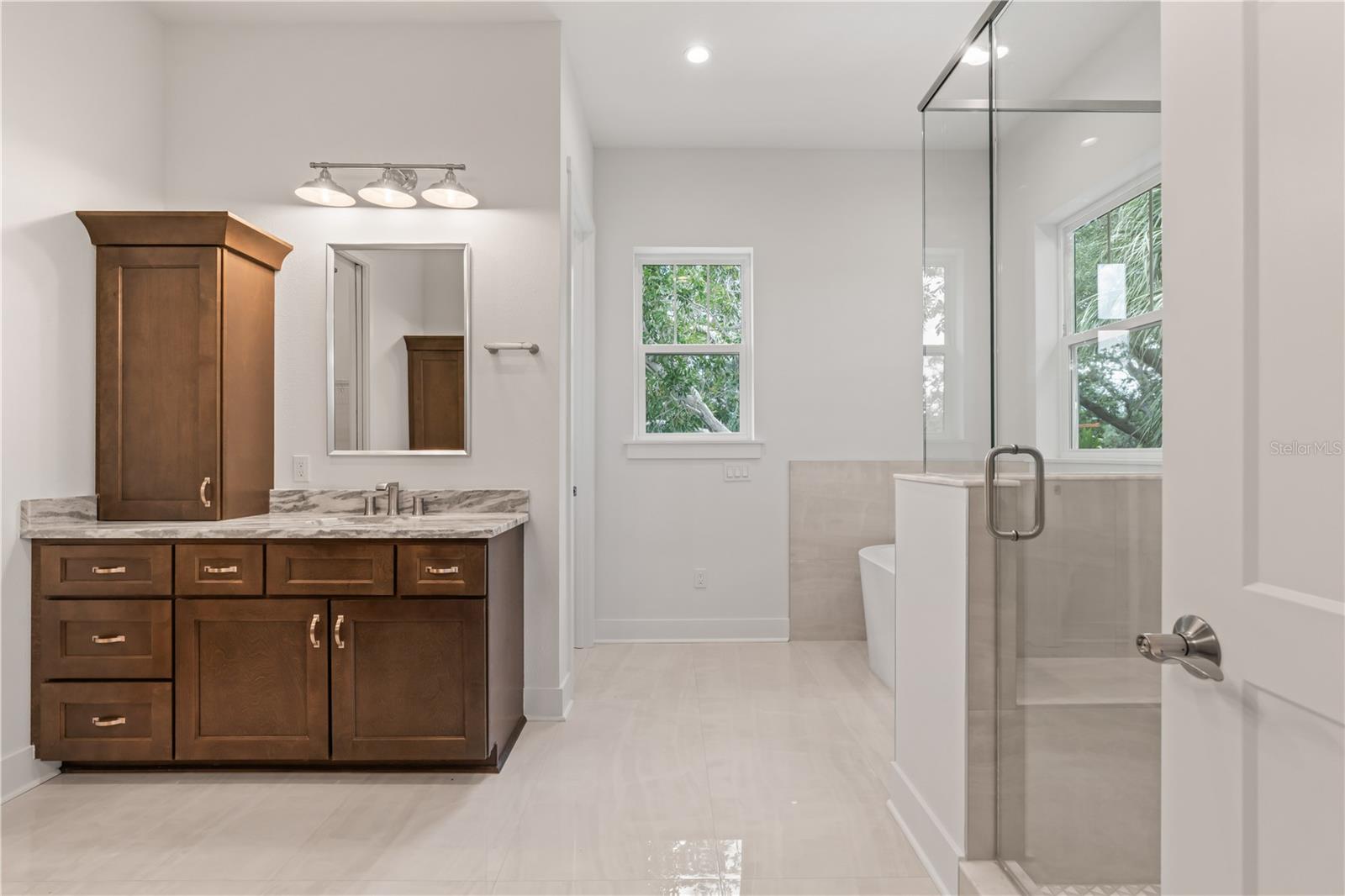 Listing photo id 51 for 4307 Renellie Drive S