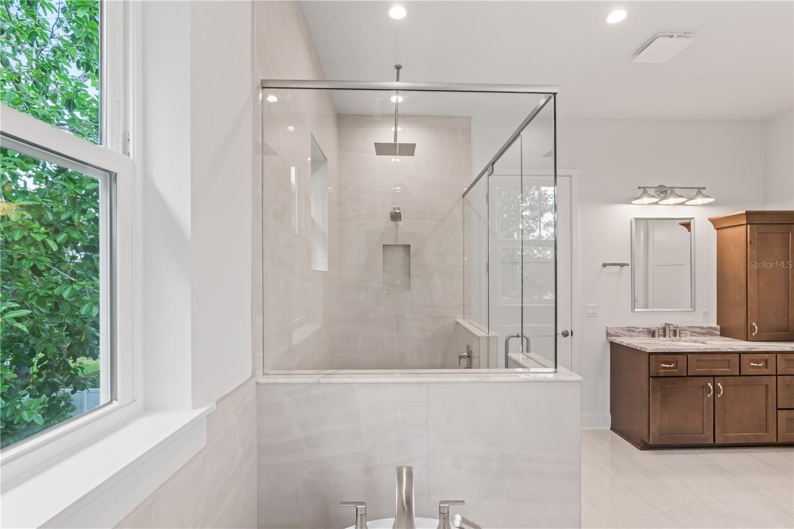 Listing photo id 54 for 4307 Renellie Drive S