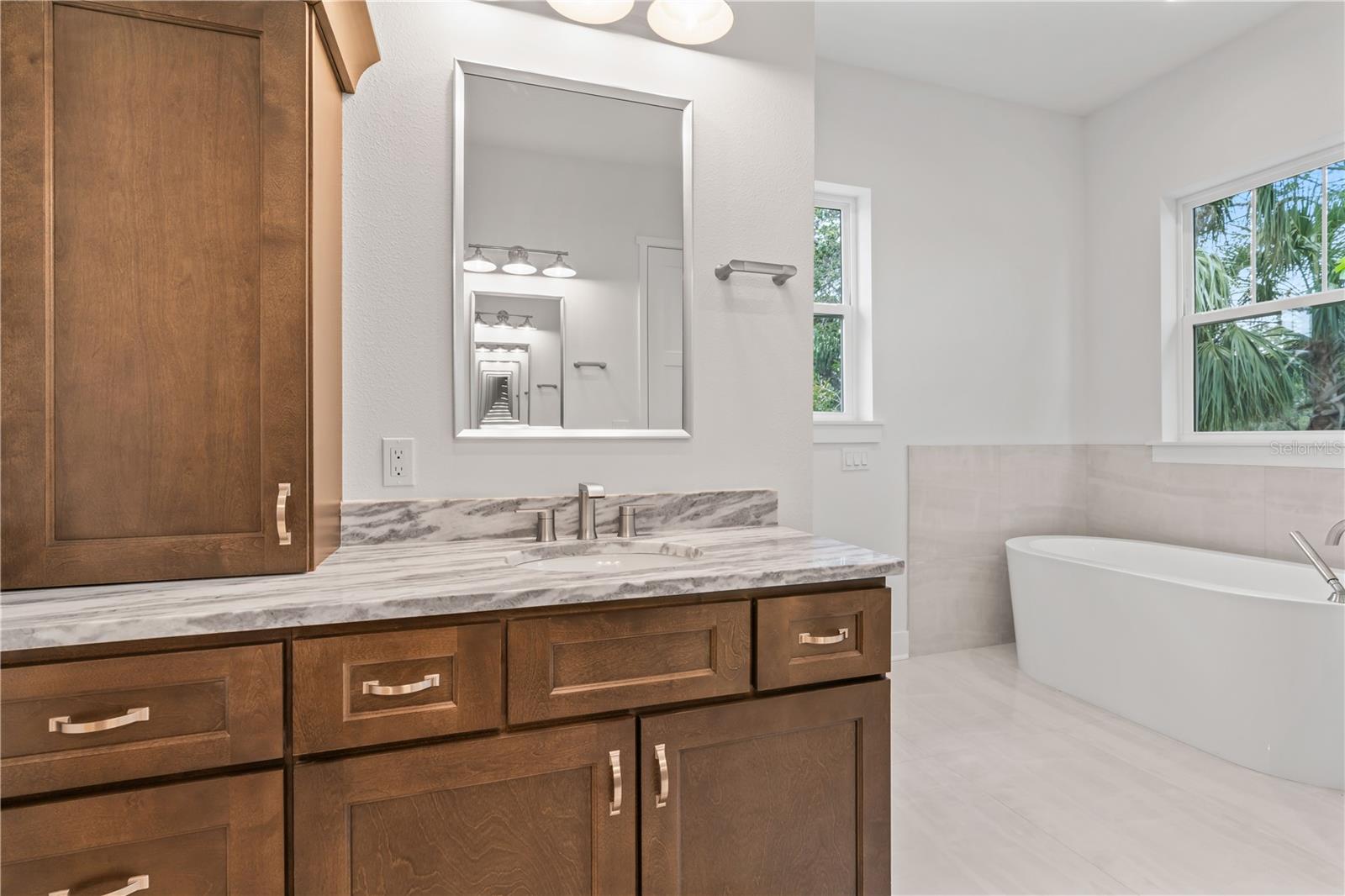 Listing photo id 55 for 4307 Renellie Drive S