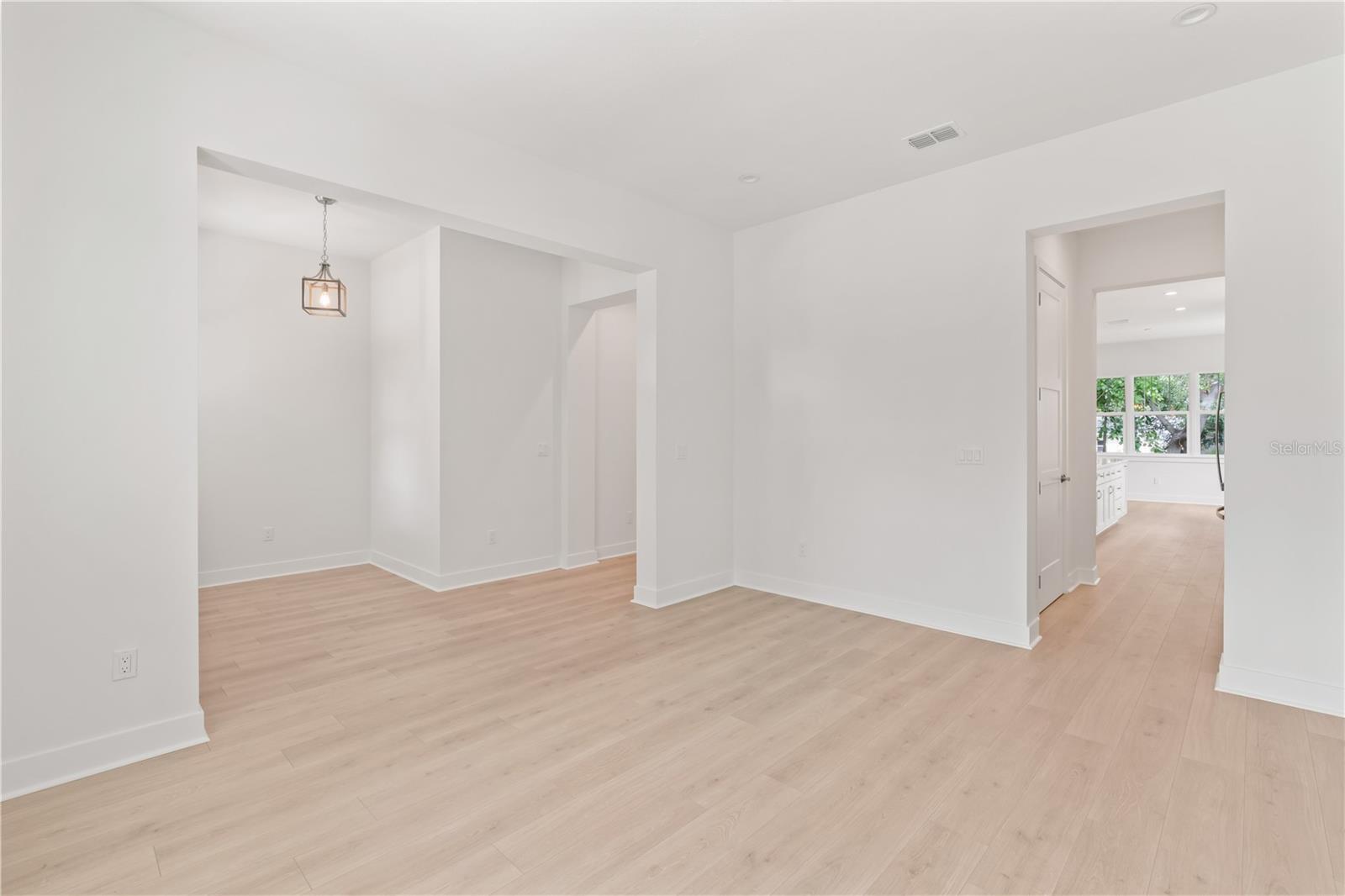 Listing photo id 60 for 4307 Renellie Drive S