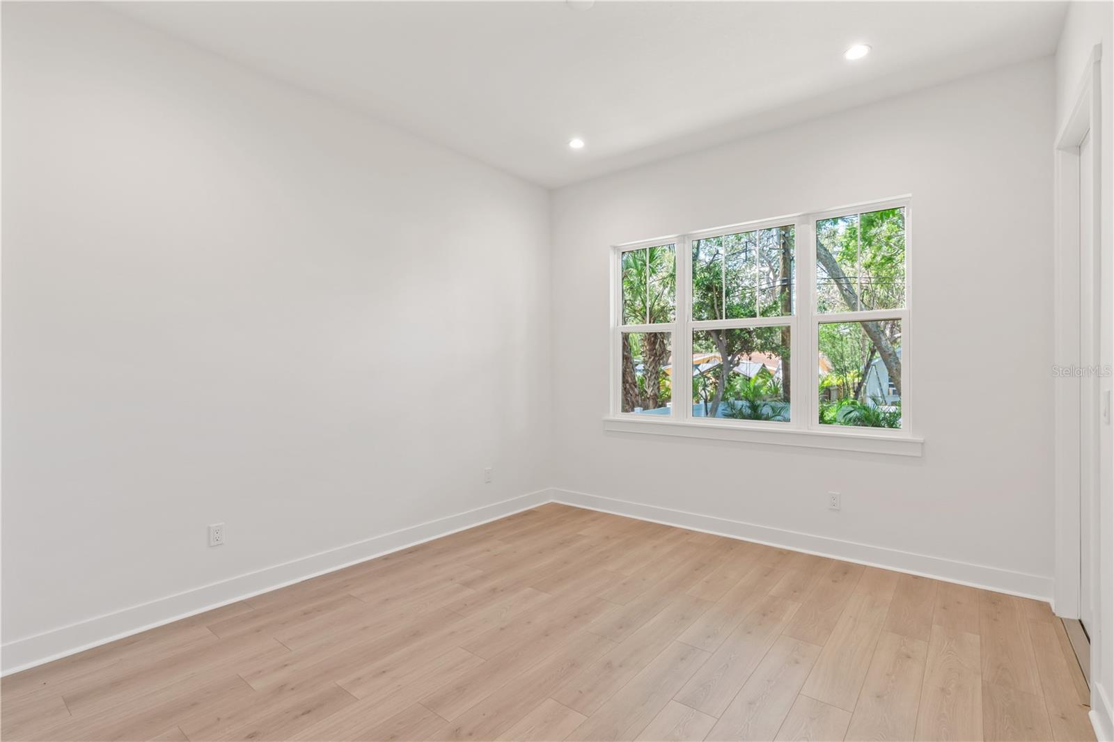 Listing photo id 65 for 4307 Renellie Drive S
