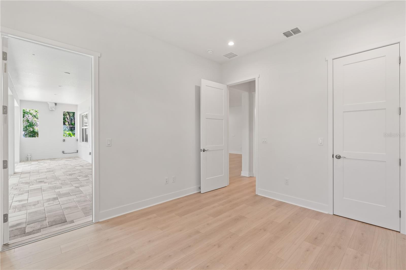 Listing photo id 66 for 4307 Renellie Drive S