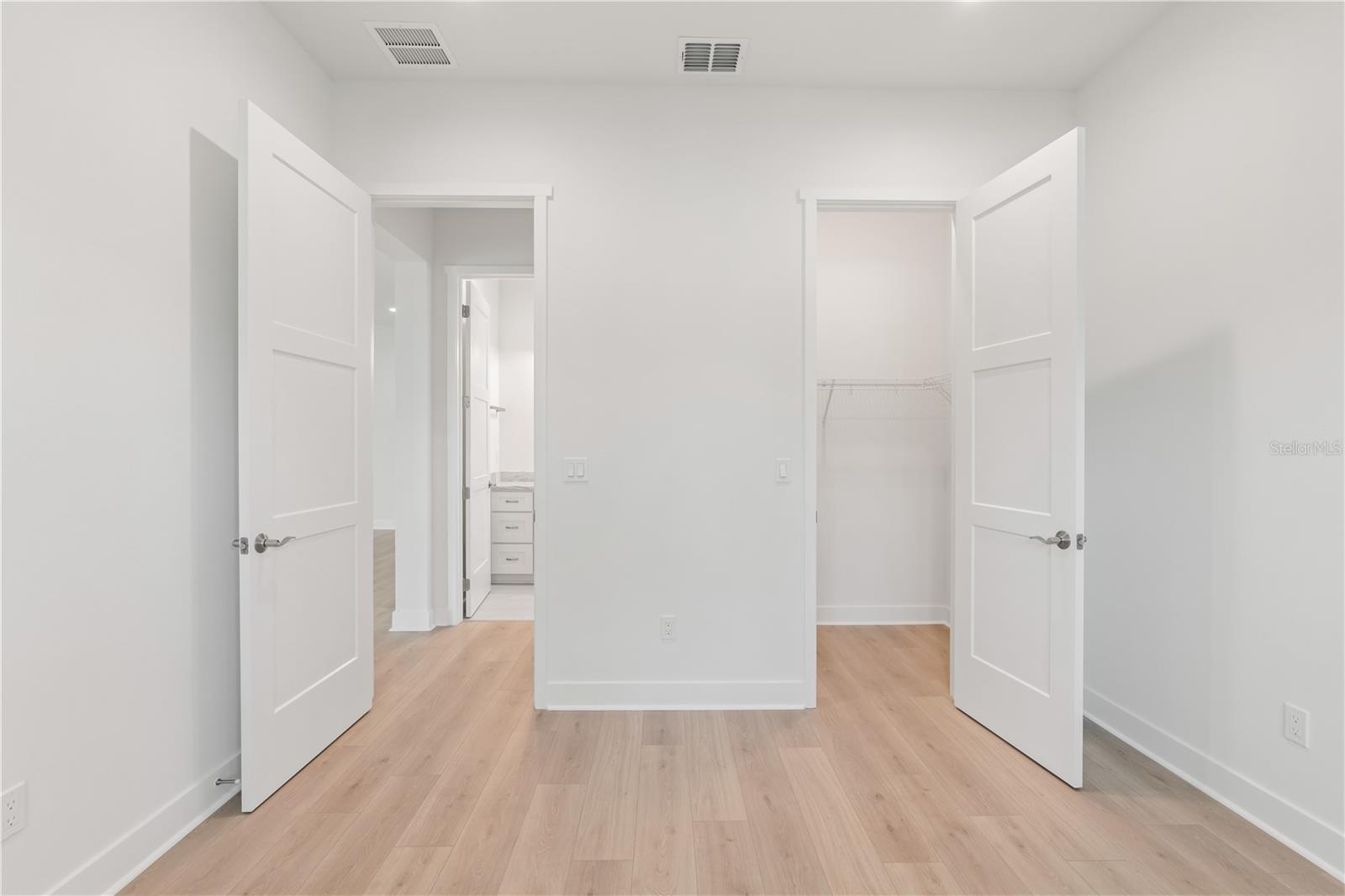 Listing photo id 67 for 4307 Renellie Drive S
