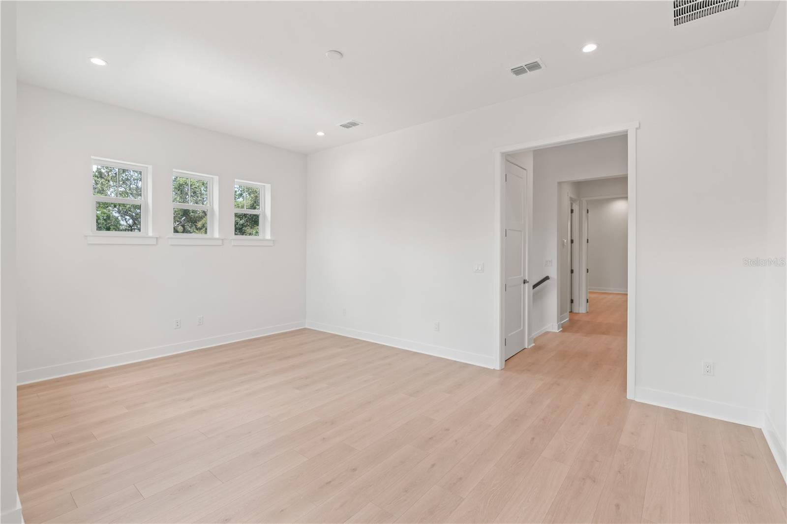 Listing photo id 71 for 4307 Renellie Drive S
