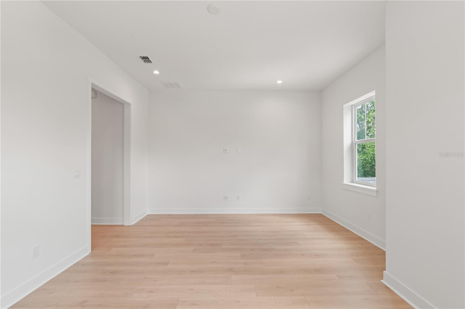 Listing photo id 72 for 4307 Renellie Drive S