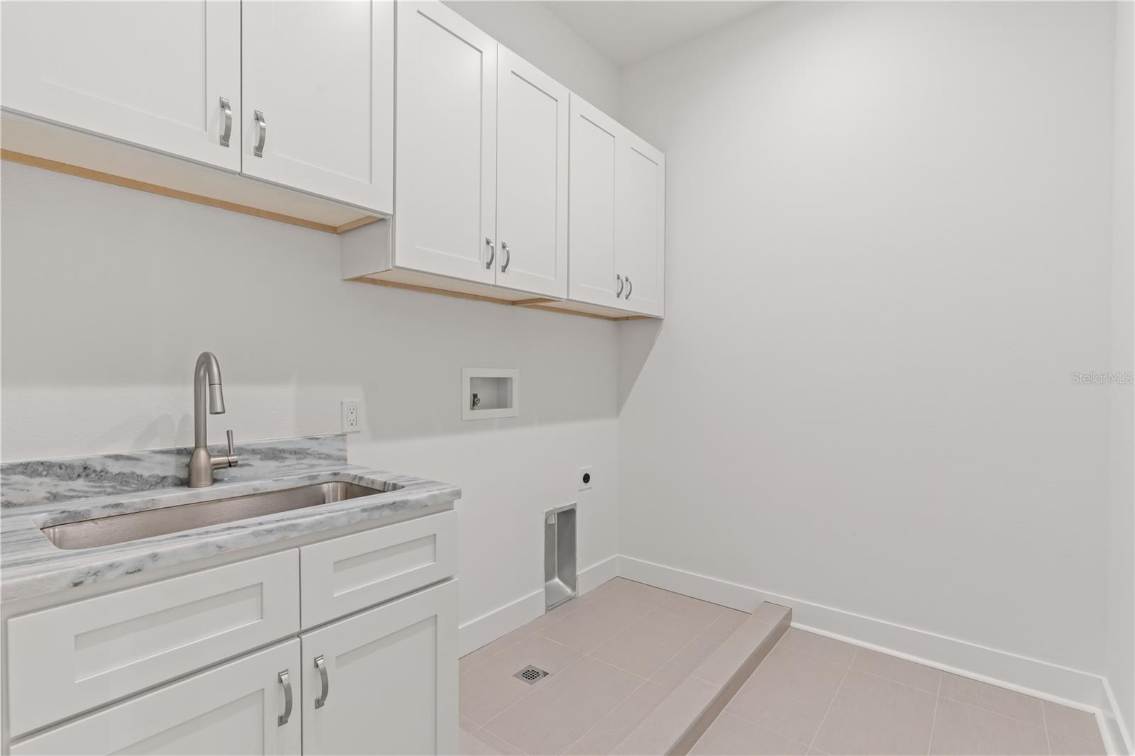 Listing photo id 73 for 4307 Renellie Drive S