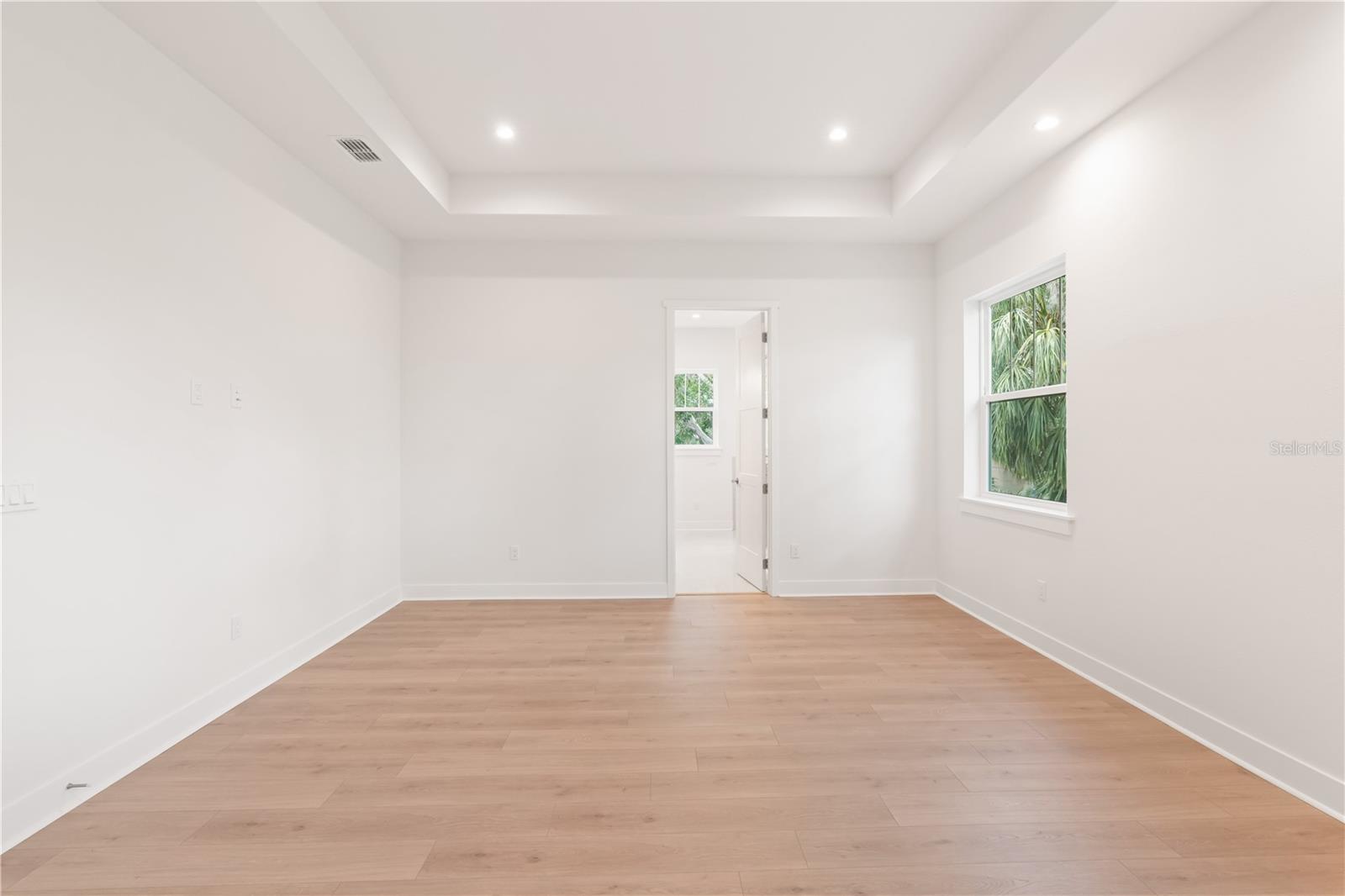 Listing photo id 74 for 4307 Renellie Drive S