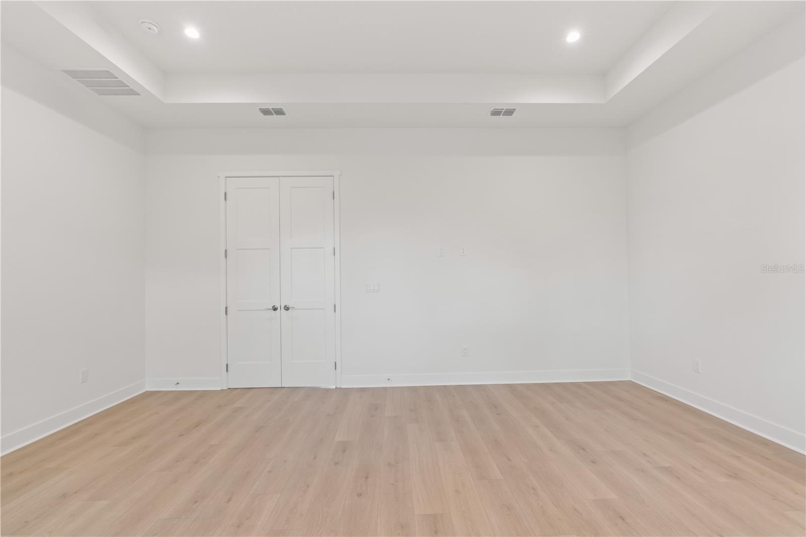 Listing photo id 75 for 4307 Renellie Drive S