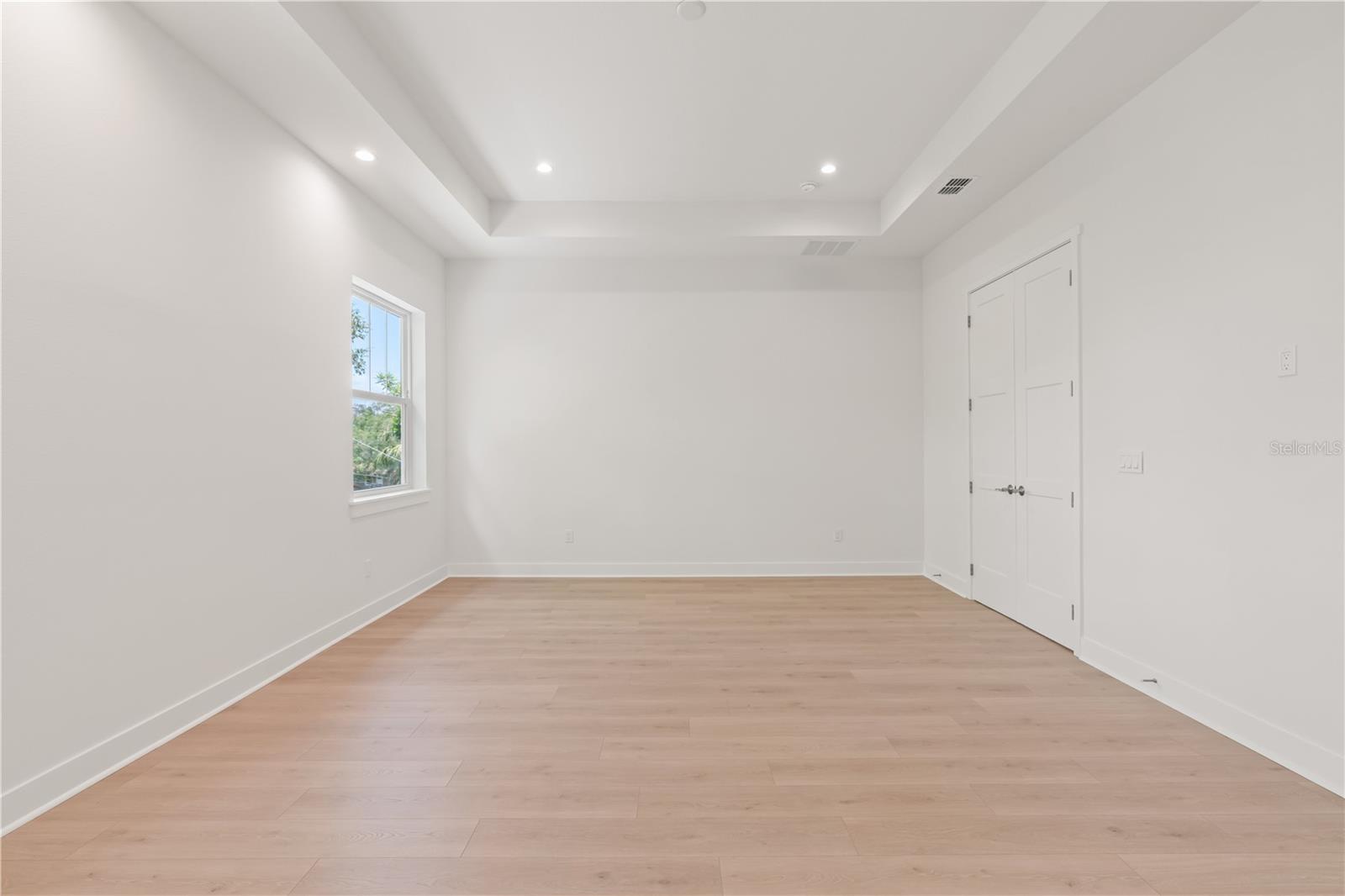 Listing photo id 76 for 4307 Renellie Drive S