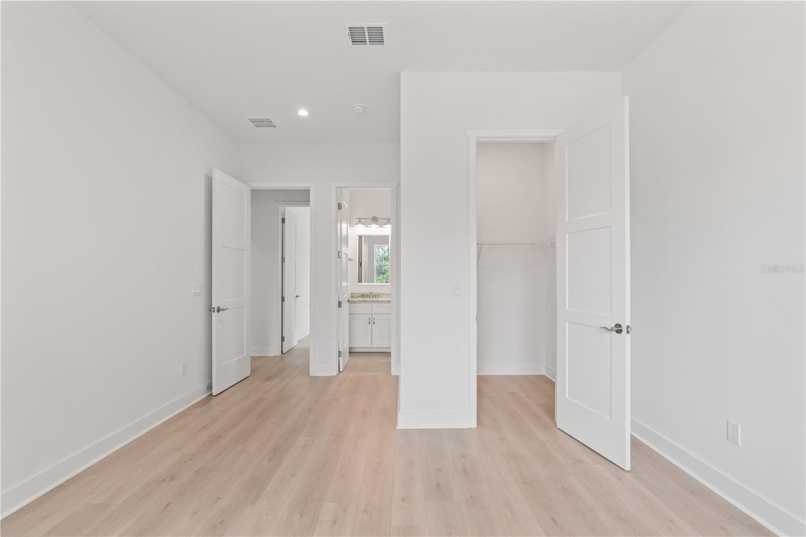 Listing photo id 85 for 4307 Renellie Drive S