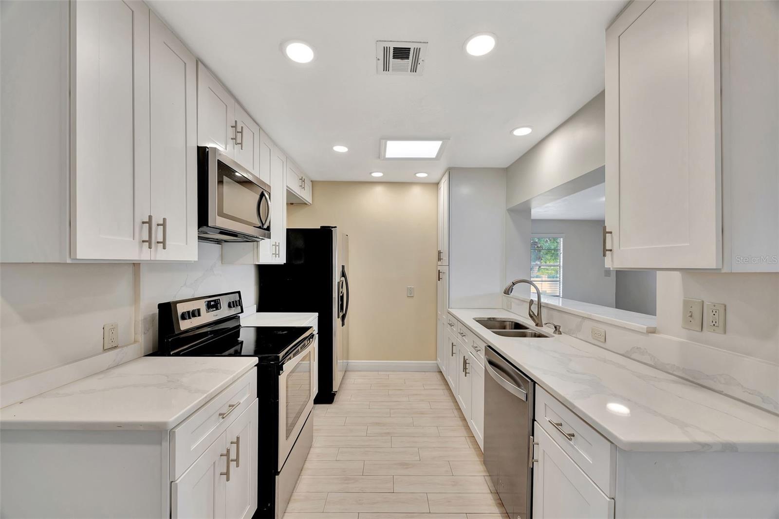 Image 11 of 39 For 2106 Saint Isabel Street