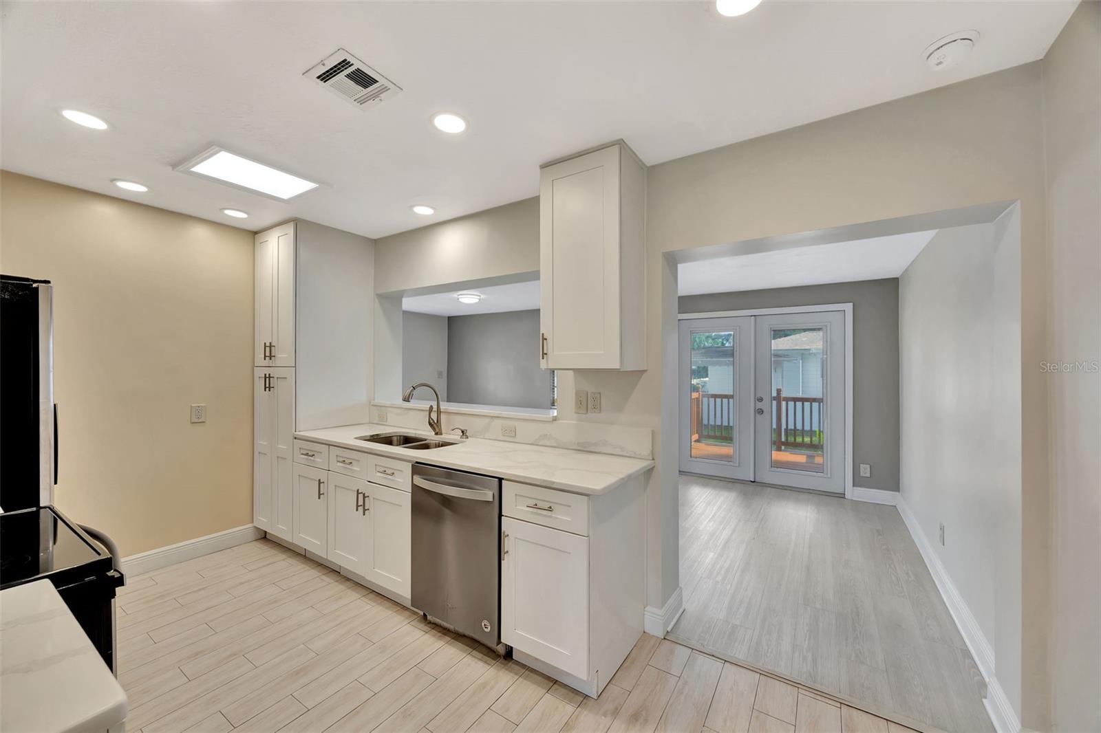 Image 12 of 39 For 2106 Saint Isabel Street