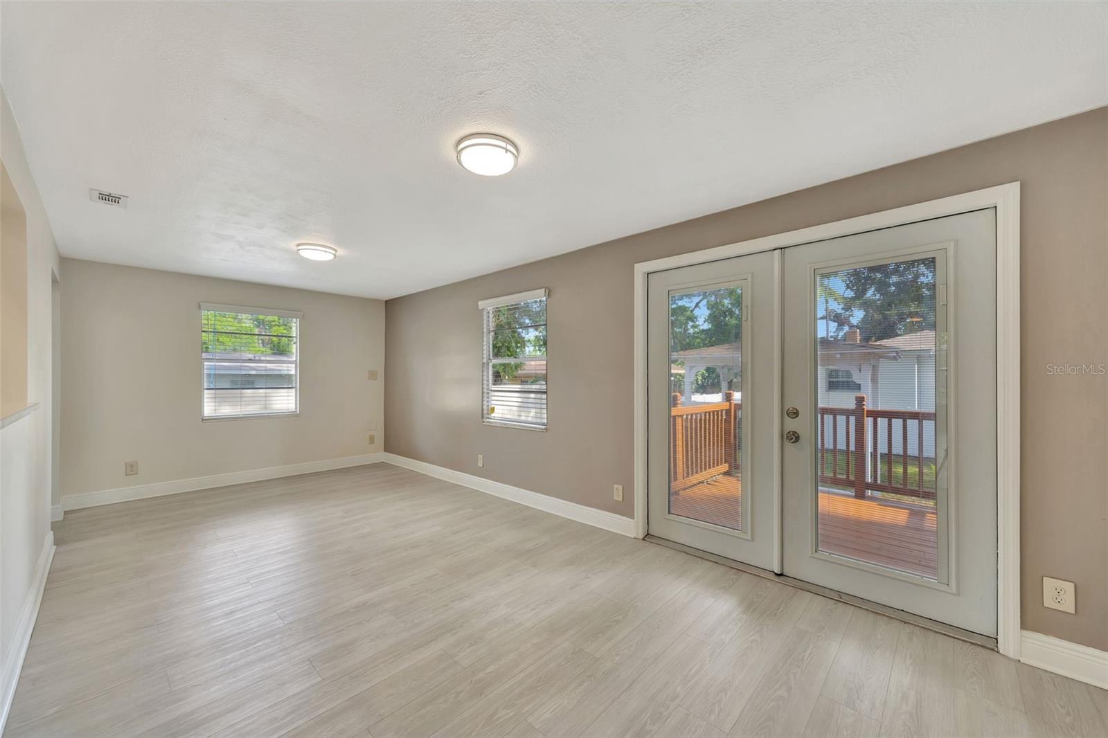 Image 14 of 39 For 2106 Saint Isabel Street