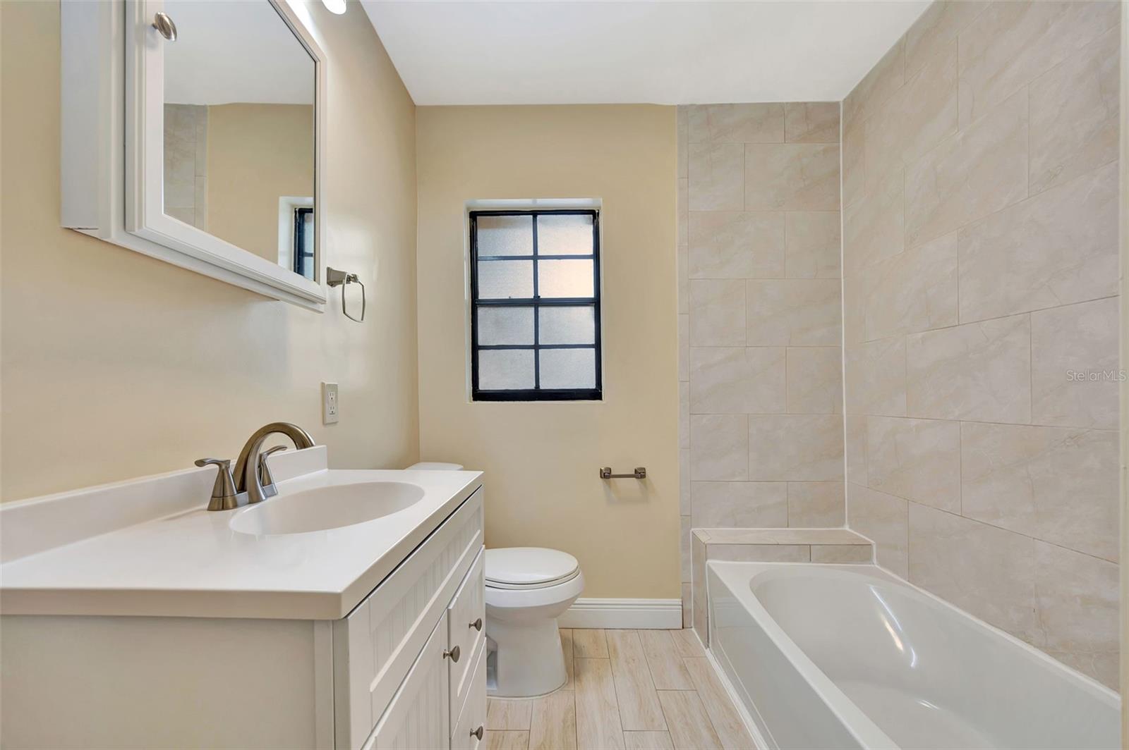 Image 17 of 39 For 2106 Saint Isabel Street