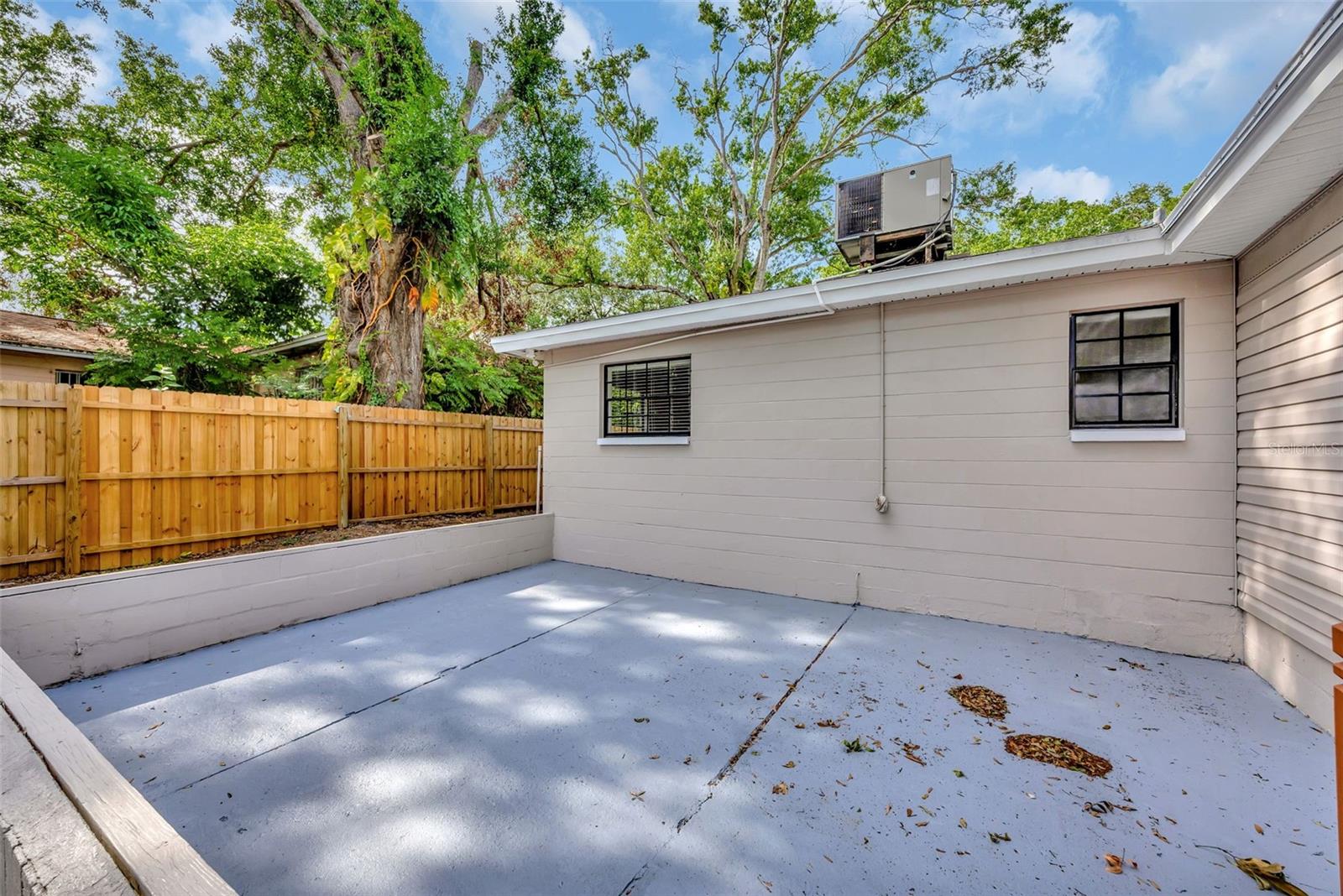 Image 24 of 39 For 2106 Saint Isabel Street
