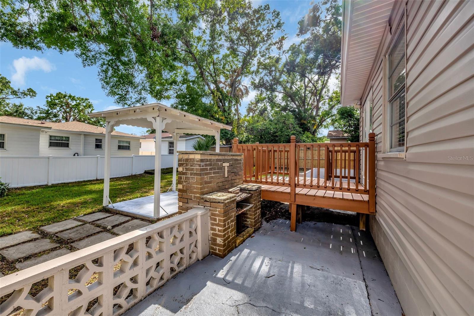 Image 25 of 39 For 2106 Saint Isabel Street