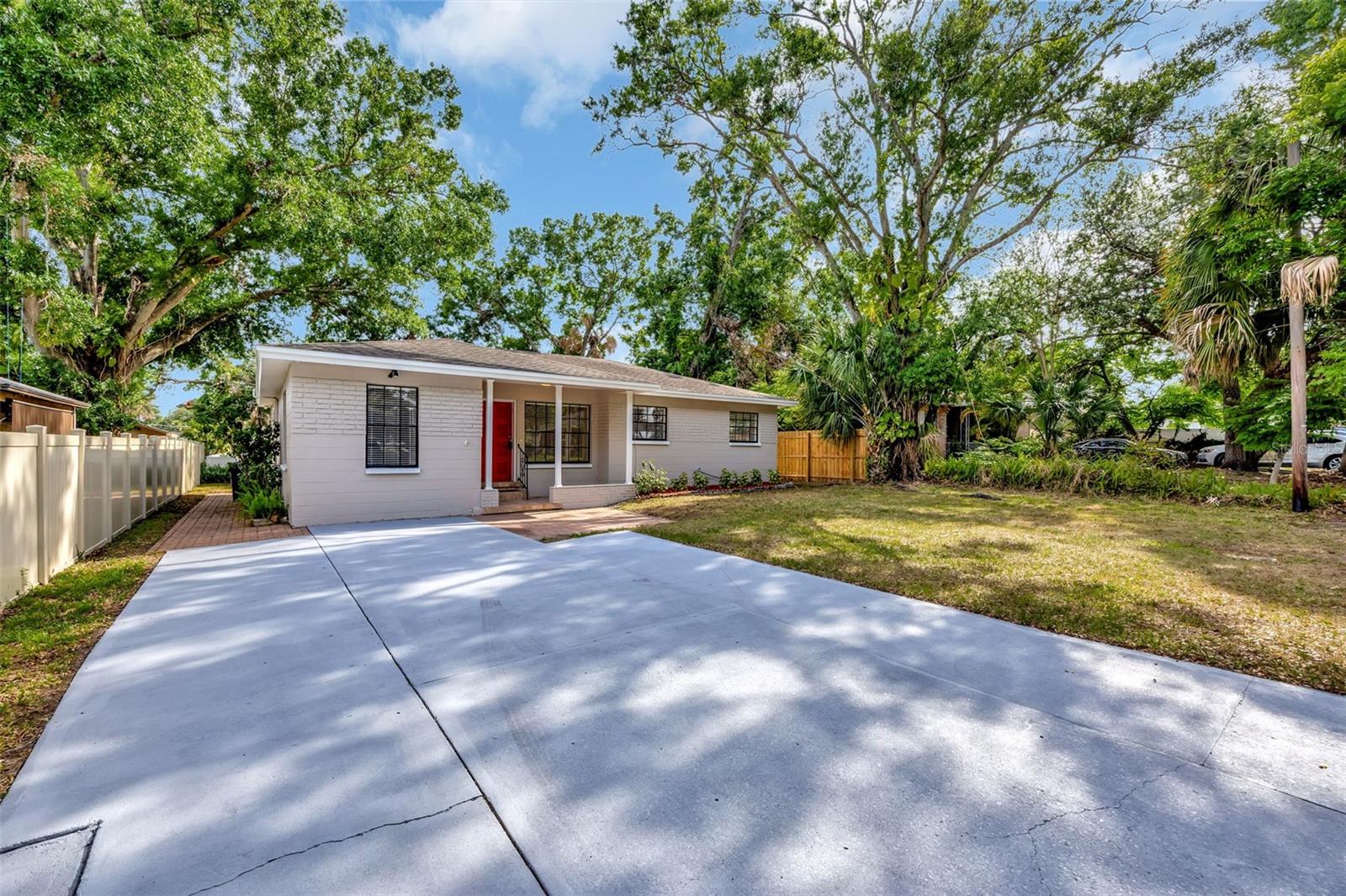 Image 3 of 39 For 2106 Saint Isabel Street