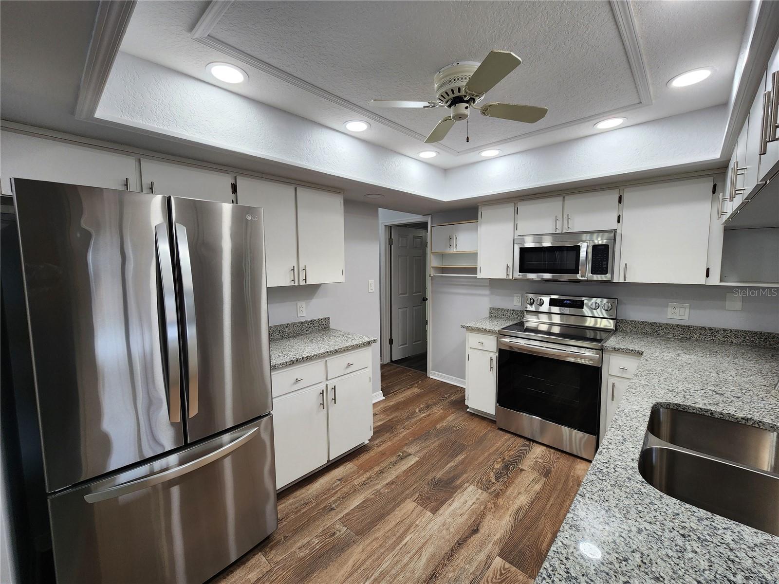 Listing photo id 8 for 12312 Golden Oak Circle