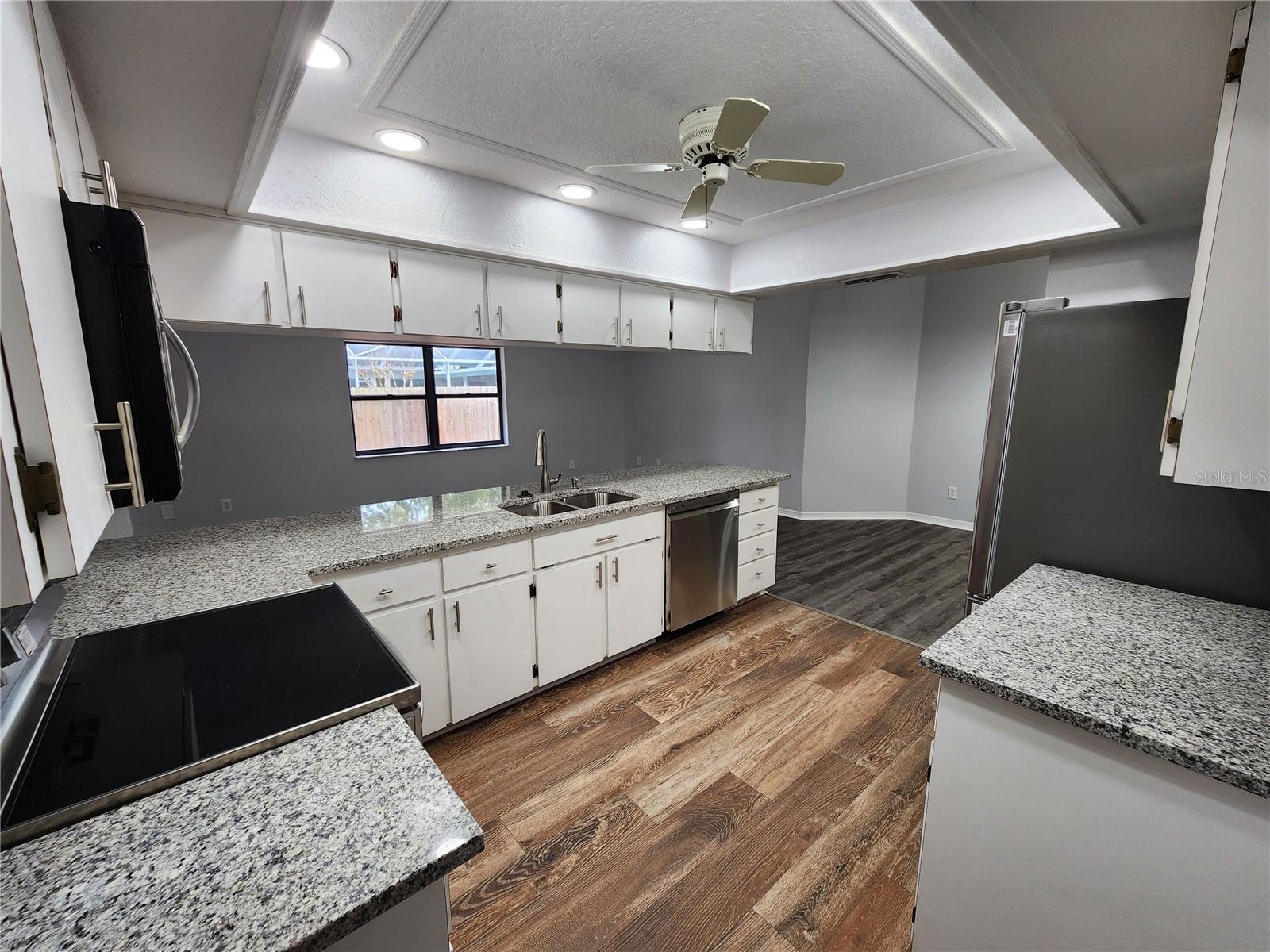 Listing photo id 9 for 12312 Golden Oak Circle