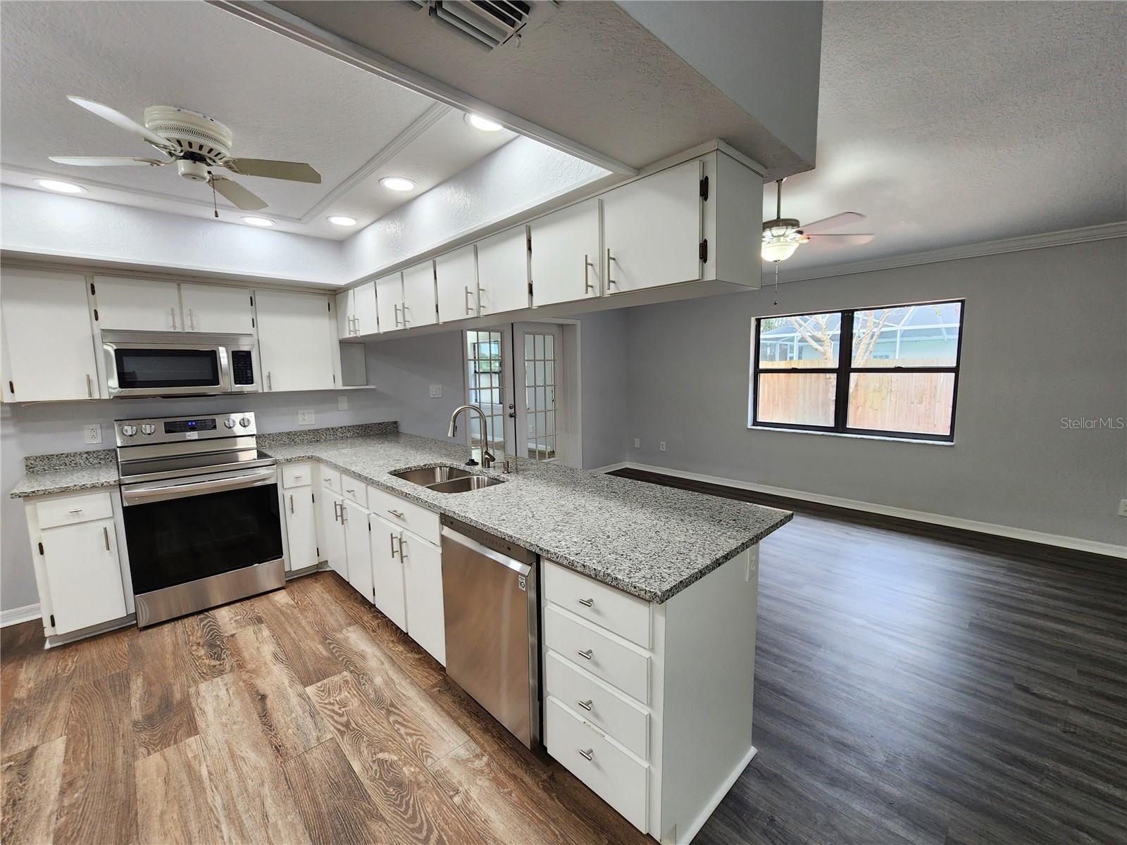 Listing photo id 11 for 12312 Golden Oak Circle