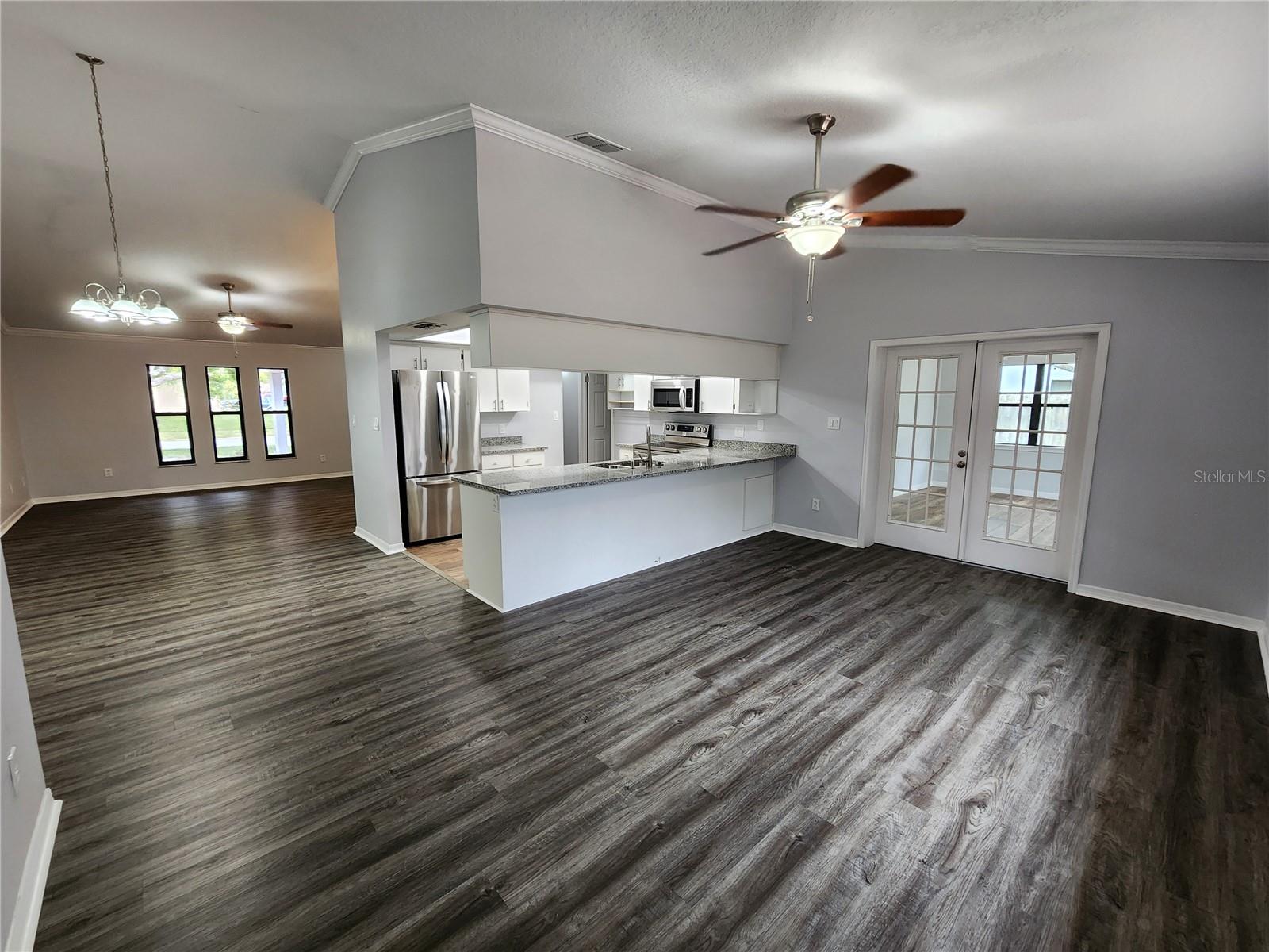 Listing photo id 14 for 12312 Golden Oak Circle