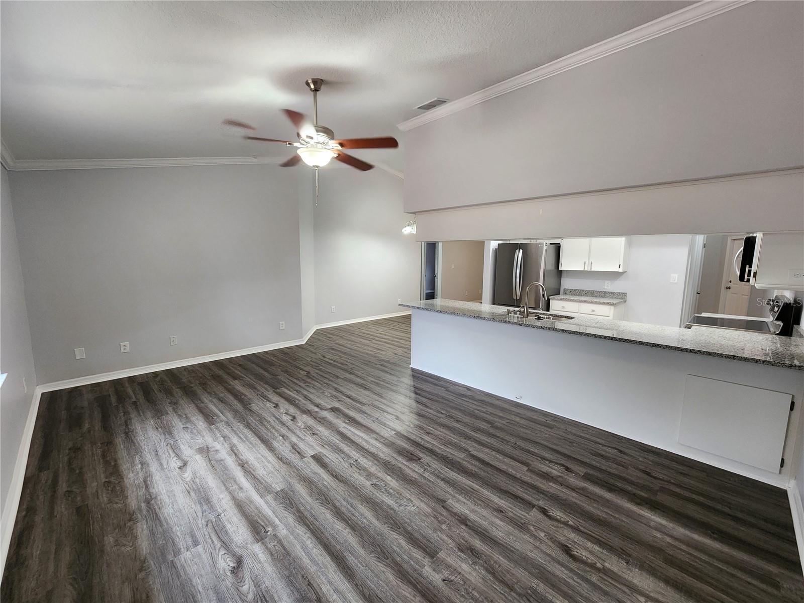 Listing photo id 16 for 12312 Golden Oak Circle