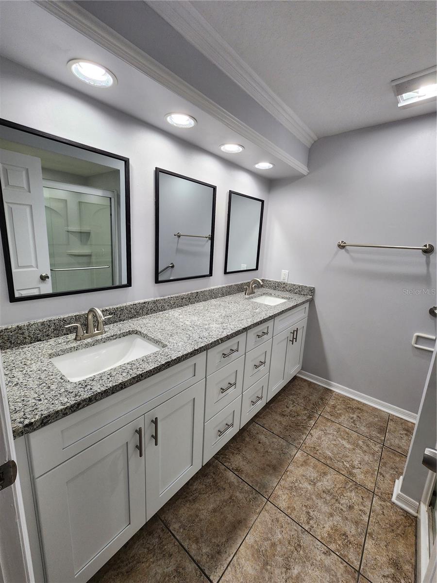 Listing photo id 21 for 12312 Golden Oak Circle