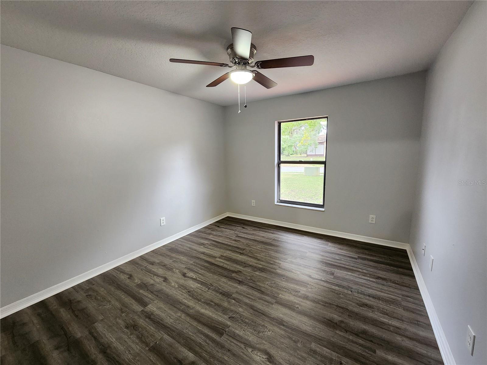 Listing photo id 24 for 12312 Golden Oak Circle