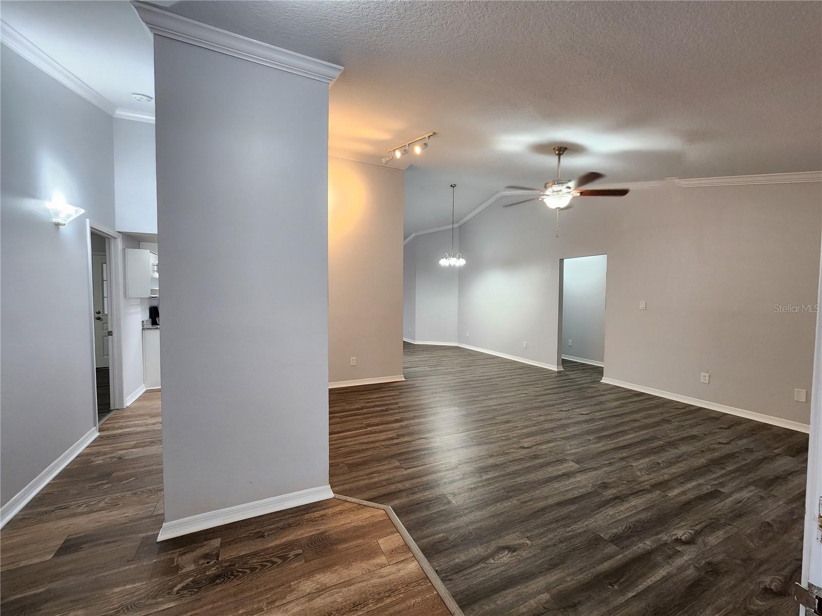Listing photo id 1 for 12312 Golden Oak Circle