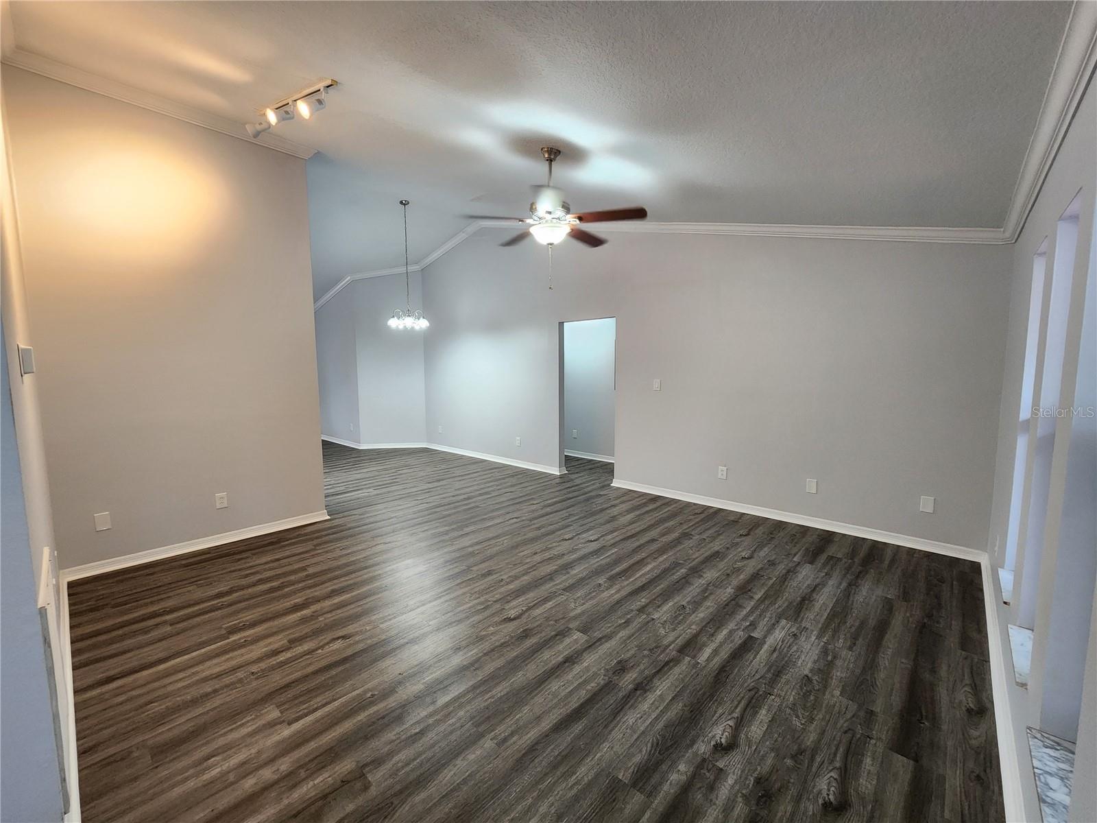 Listing photo id 2 for 12312 Golden Oak Circle