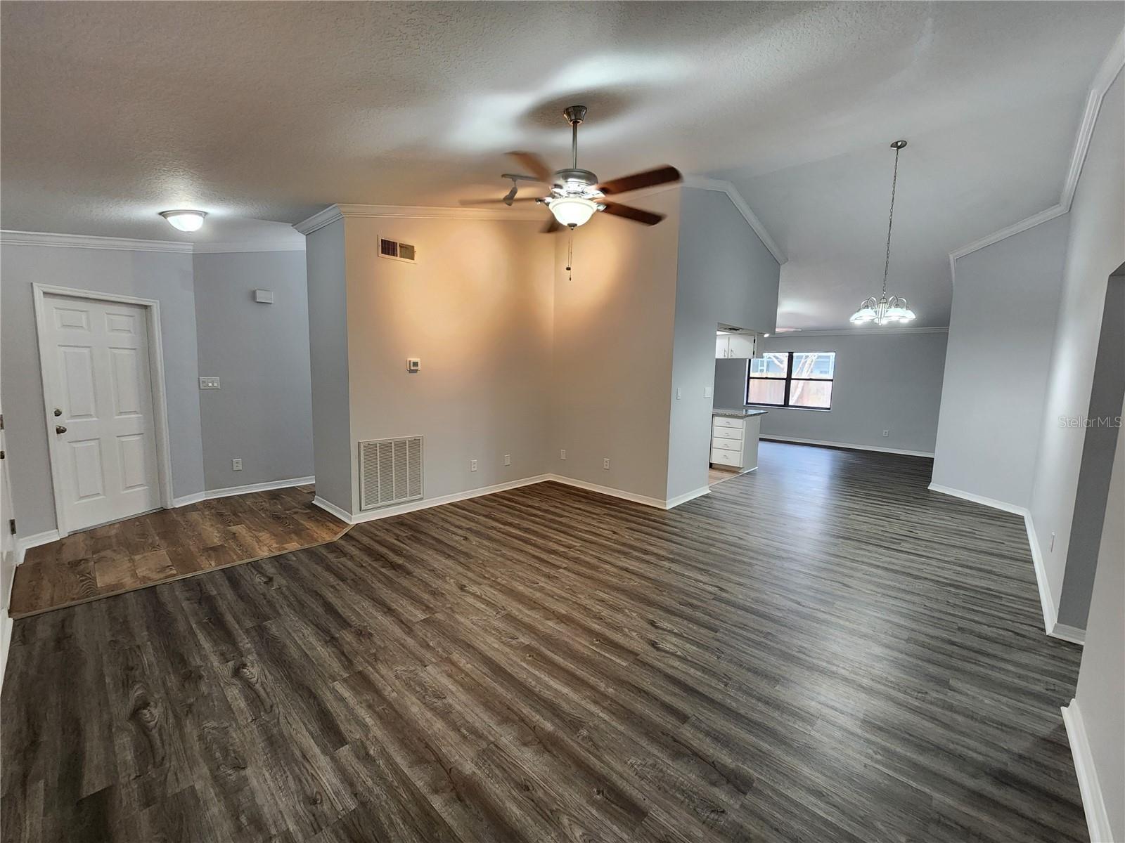 Listing photo id 3 for 12312 Golden Oak Circle