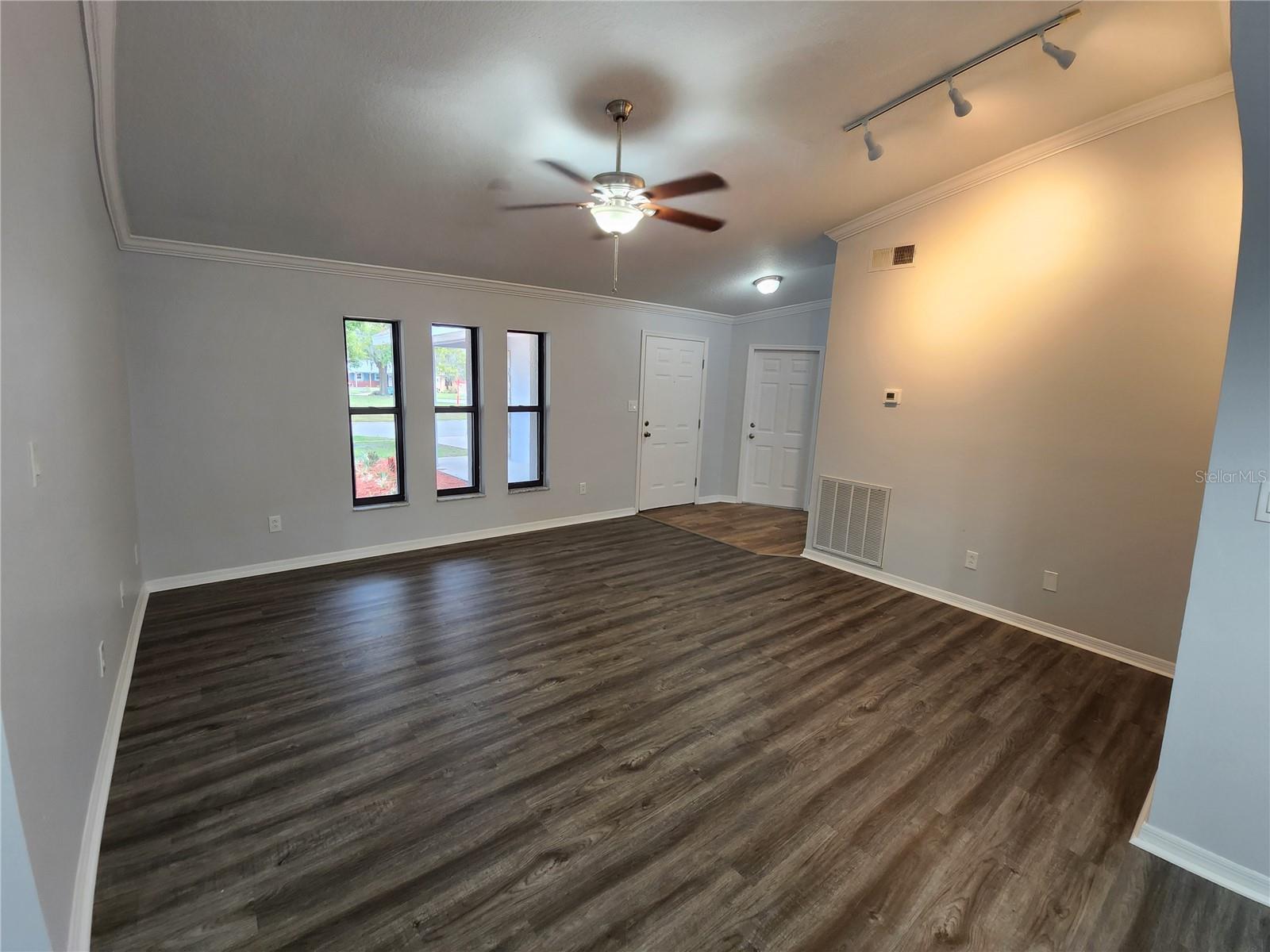 Listing photo id 4 for 12312 Golden Oak Circle