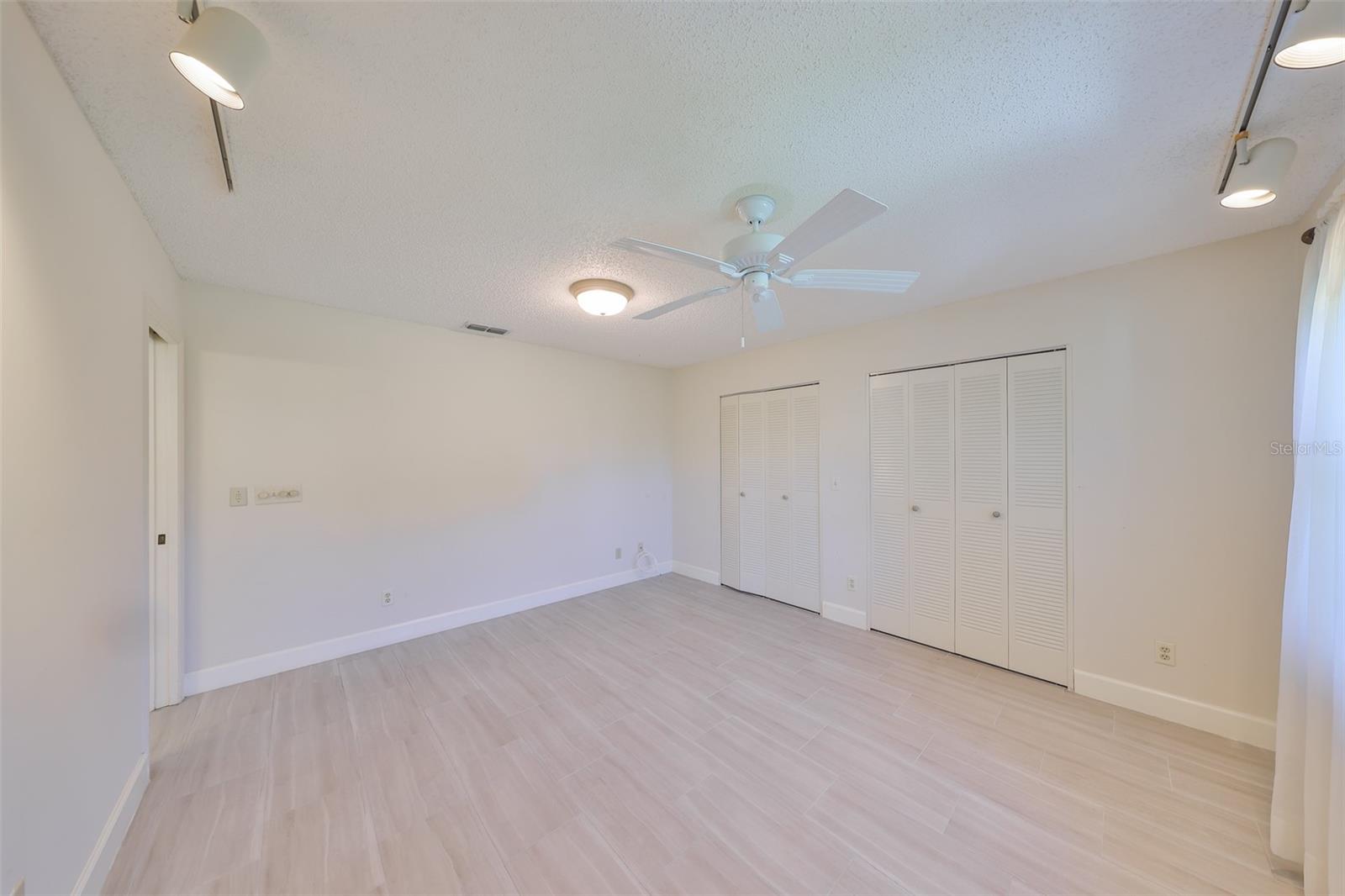 Image 17 of 53 For 2509 Locksley Street 237