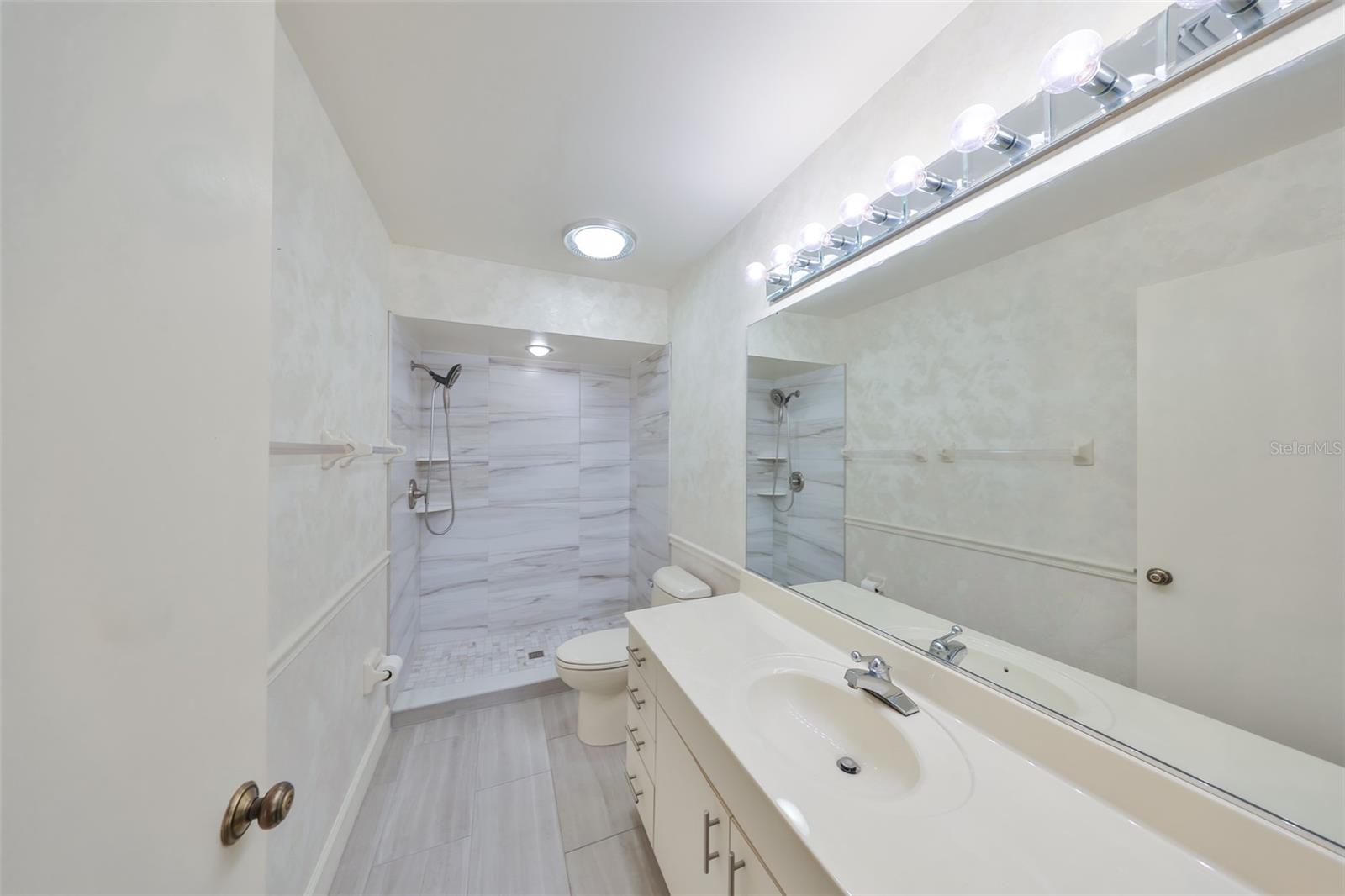 Image 19 of 53 For 2509 Locksley Street 237
