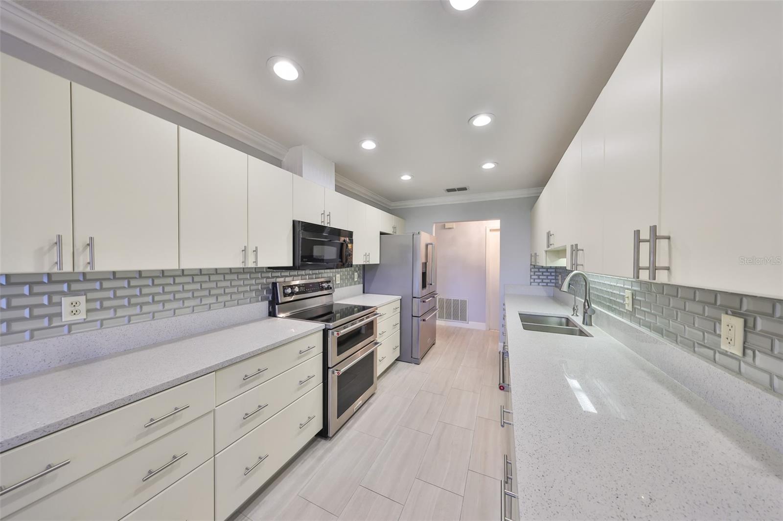 Image 22 of 53 For 2509 Locksley Street 237