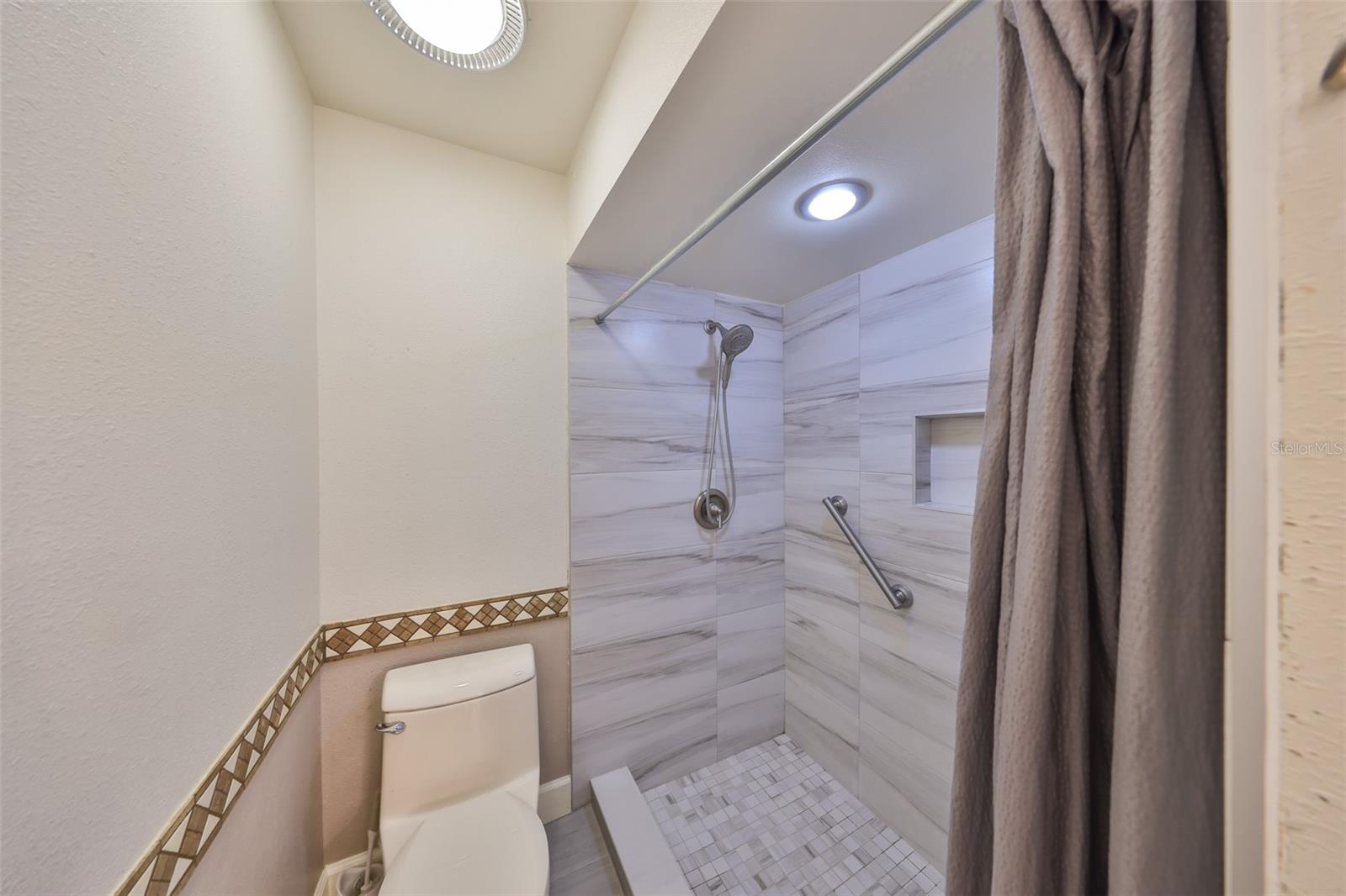 Image 32 of 53 For 2509 Locksley Street 237