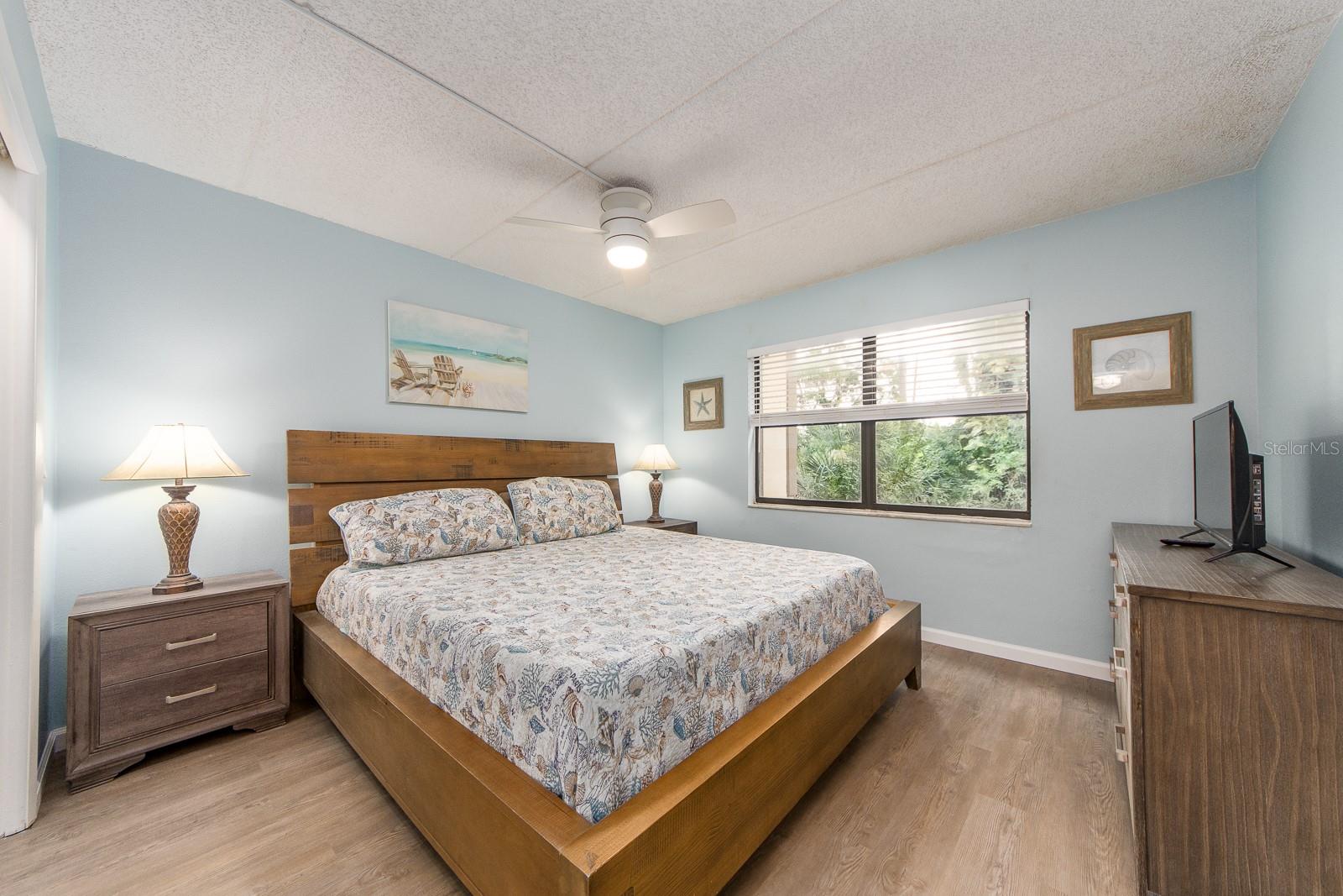 Image 12 of 32 For 105 Woodlake Wynde