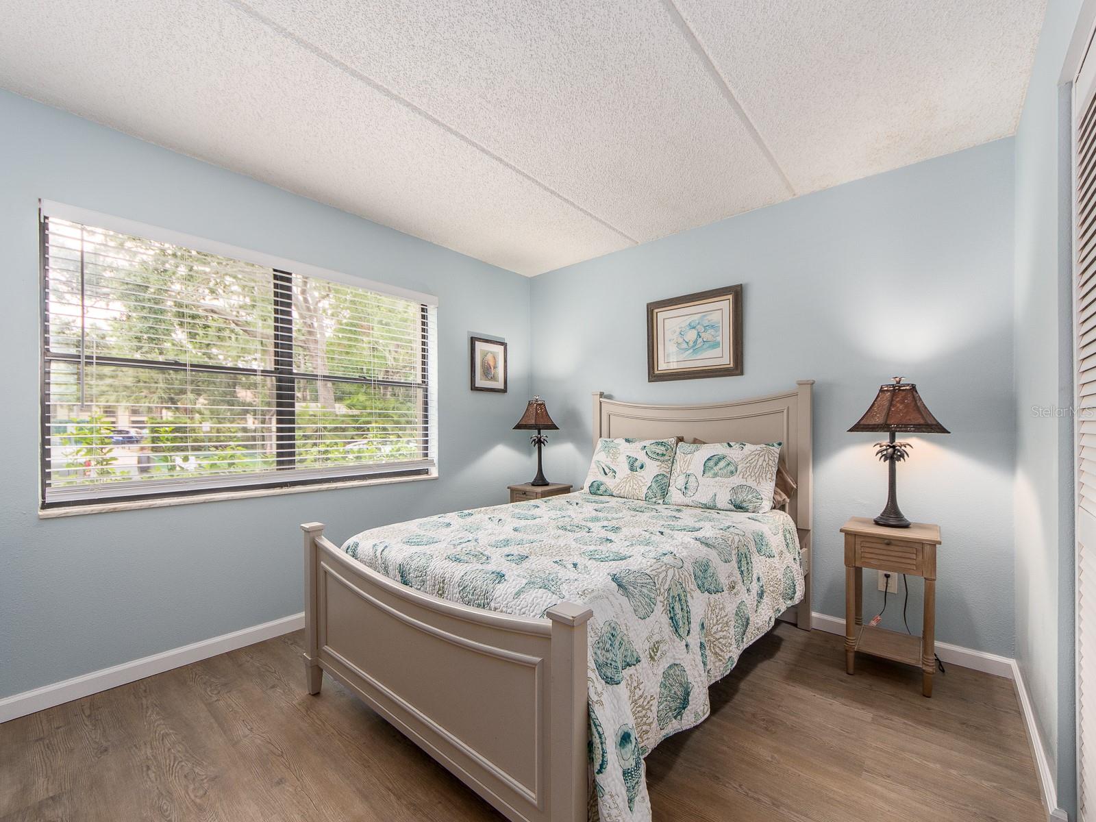 Image 16 of 32 For 105 Woodlake Wynde
