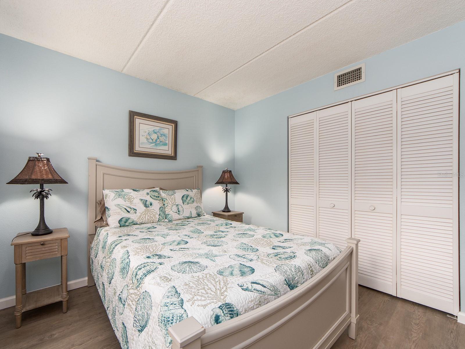Image 17 of 32 For 105 Woodlake Wynde