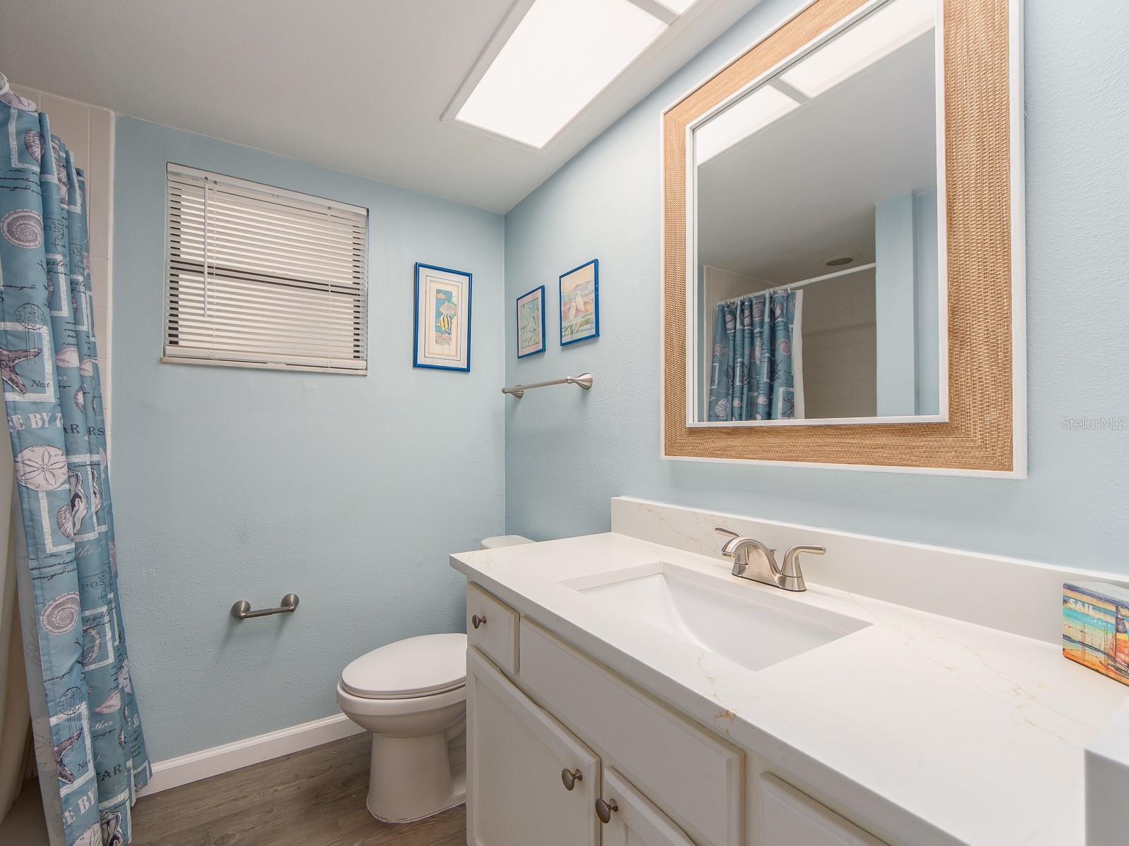Image 19 of 32 For 105 Woodlake Wynde